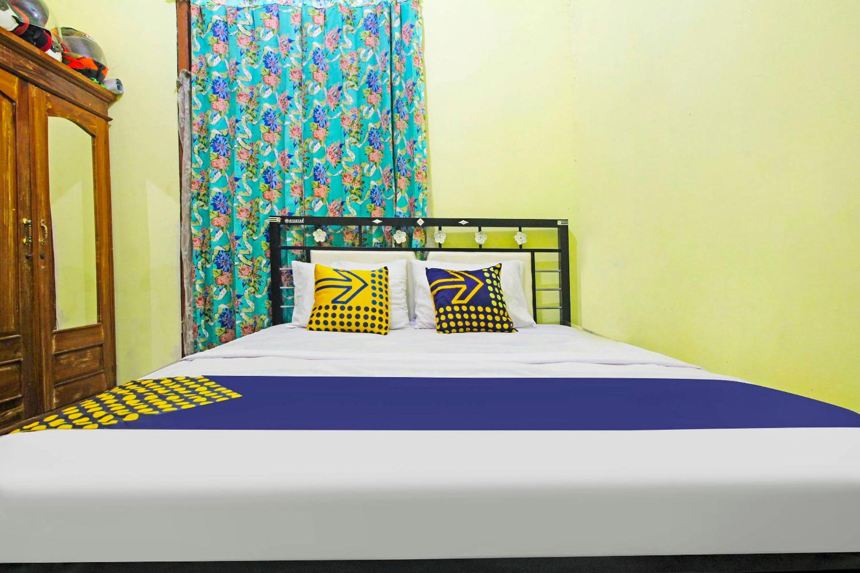 Budget Double Room - Photo 10