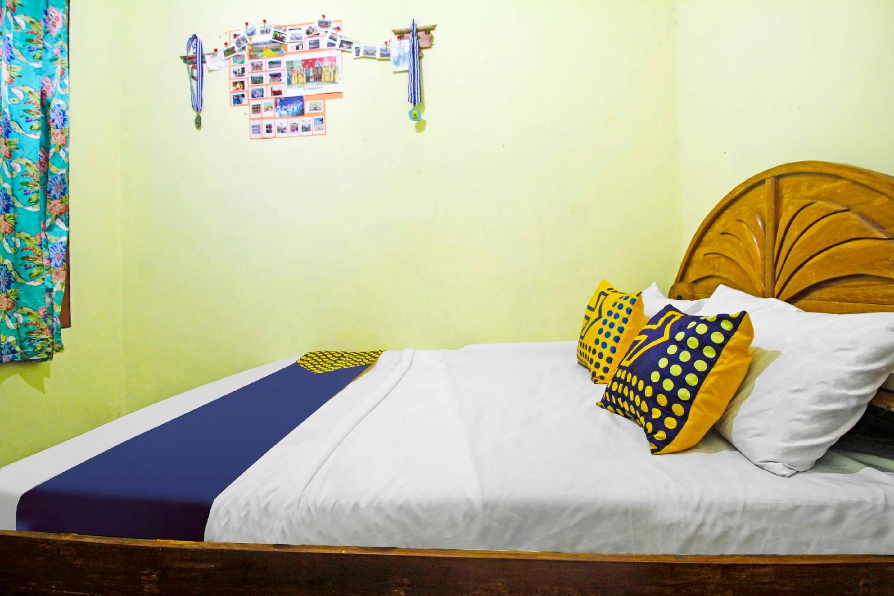Budget Double Room - Photo 12