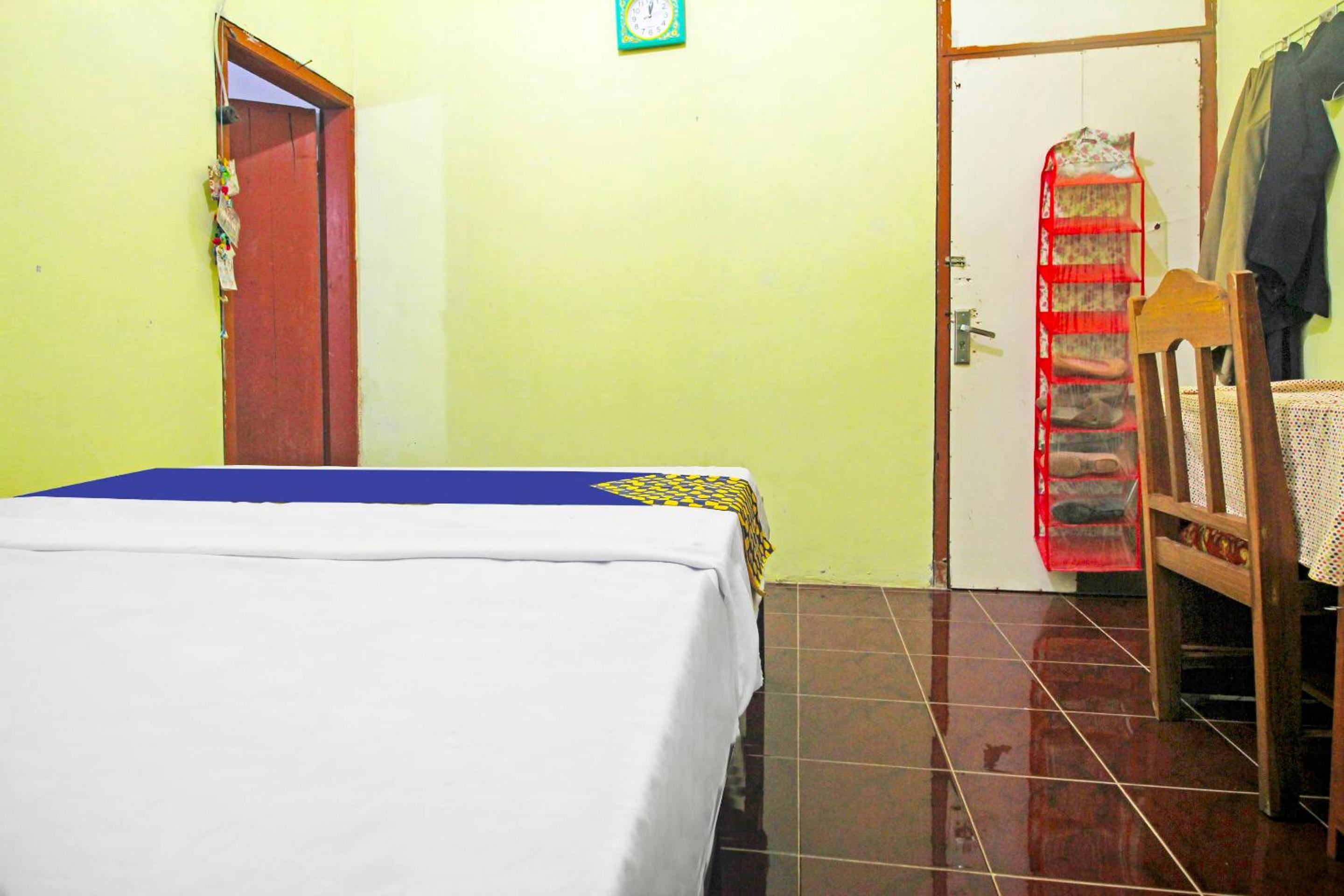 Budget Double Room - Photo 13