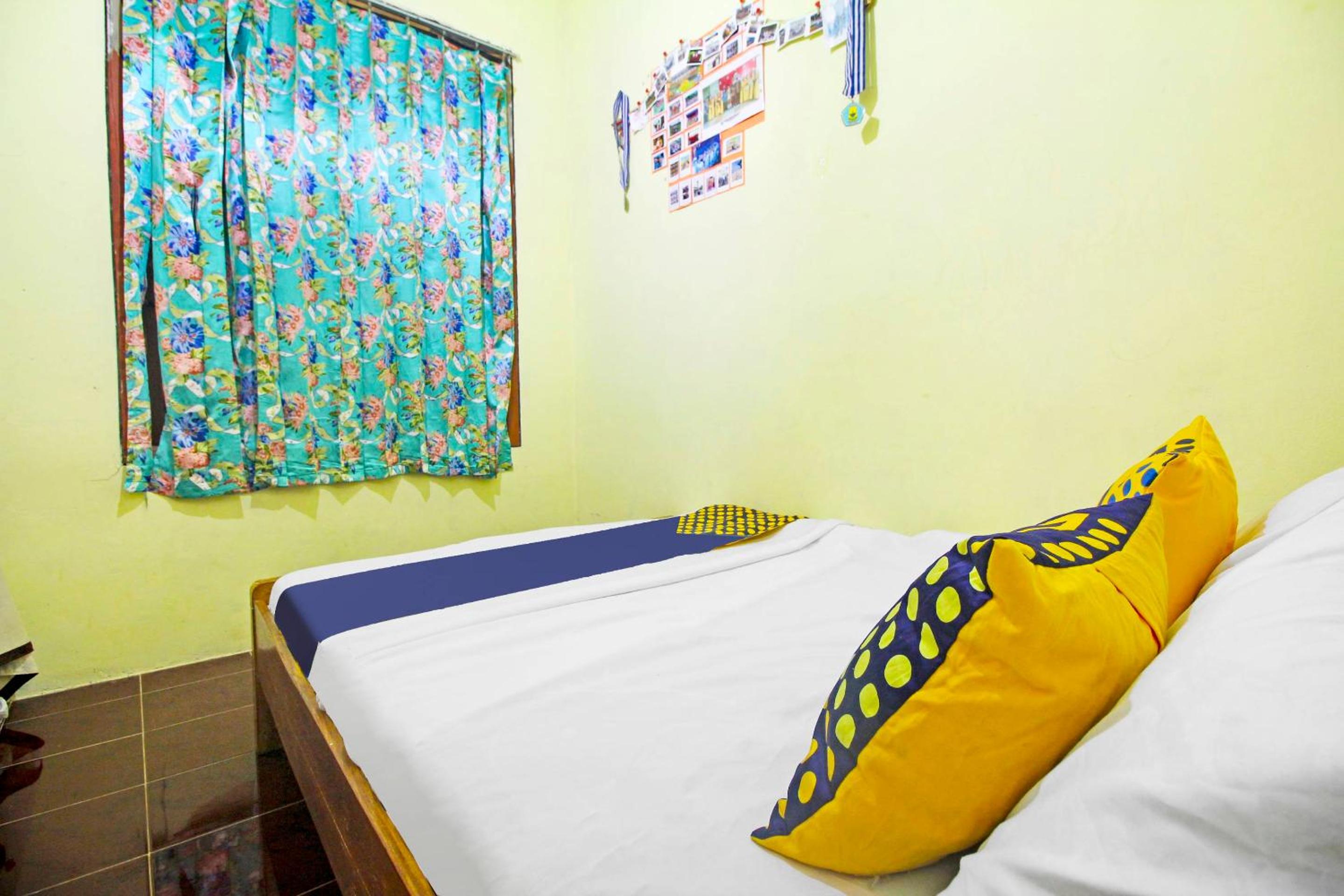 Budget Double Room - Photo 15
