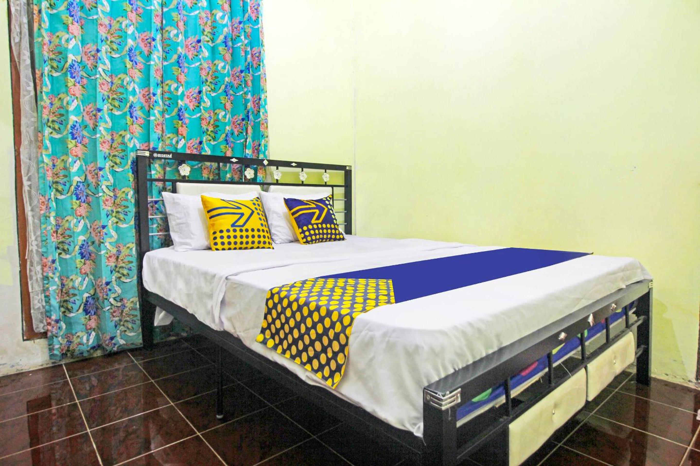 Budget Double Room - Photo 17