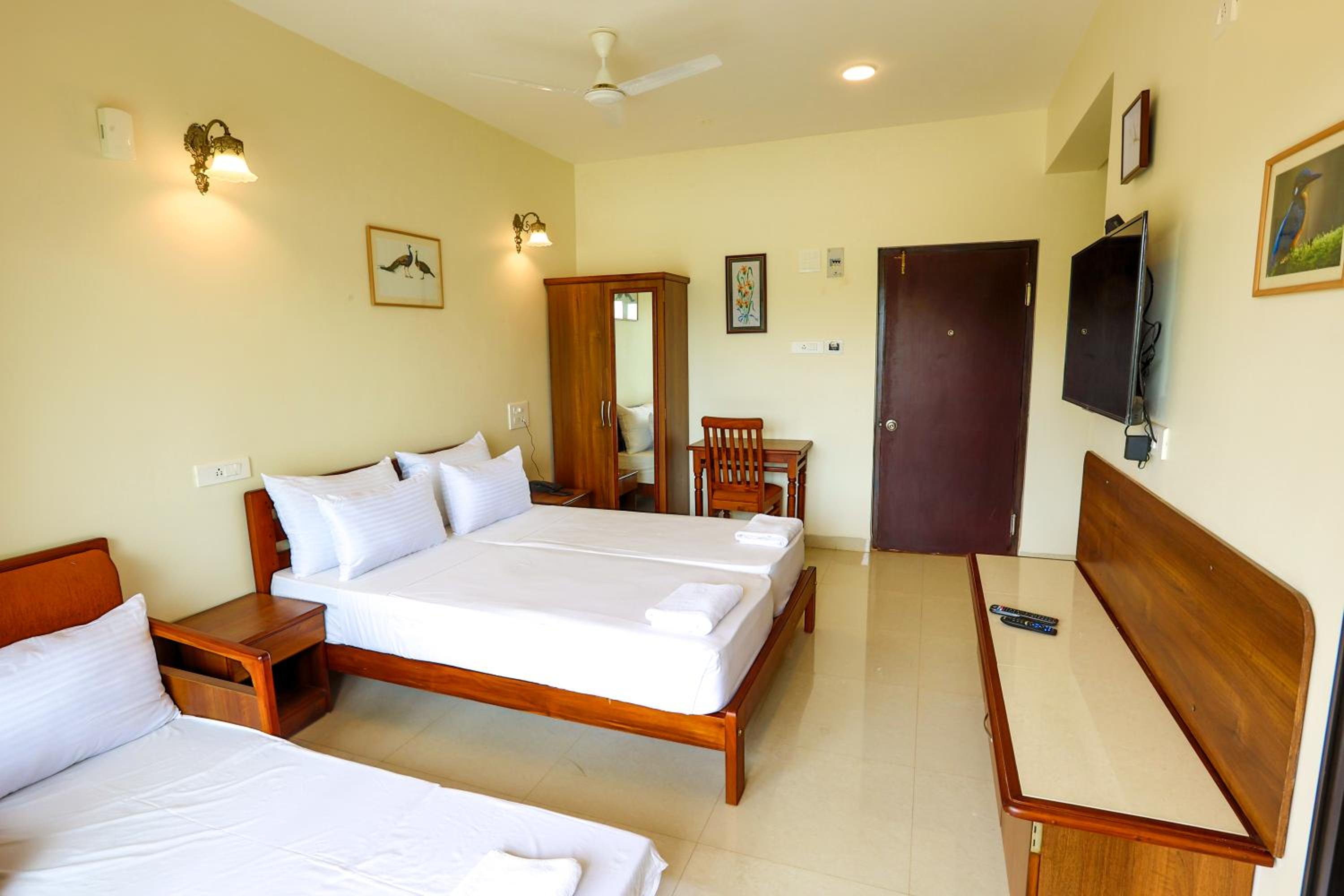 Deluxe Room with Lake View - Photo 1