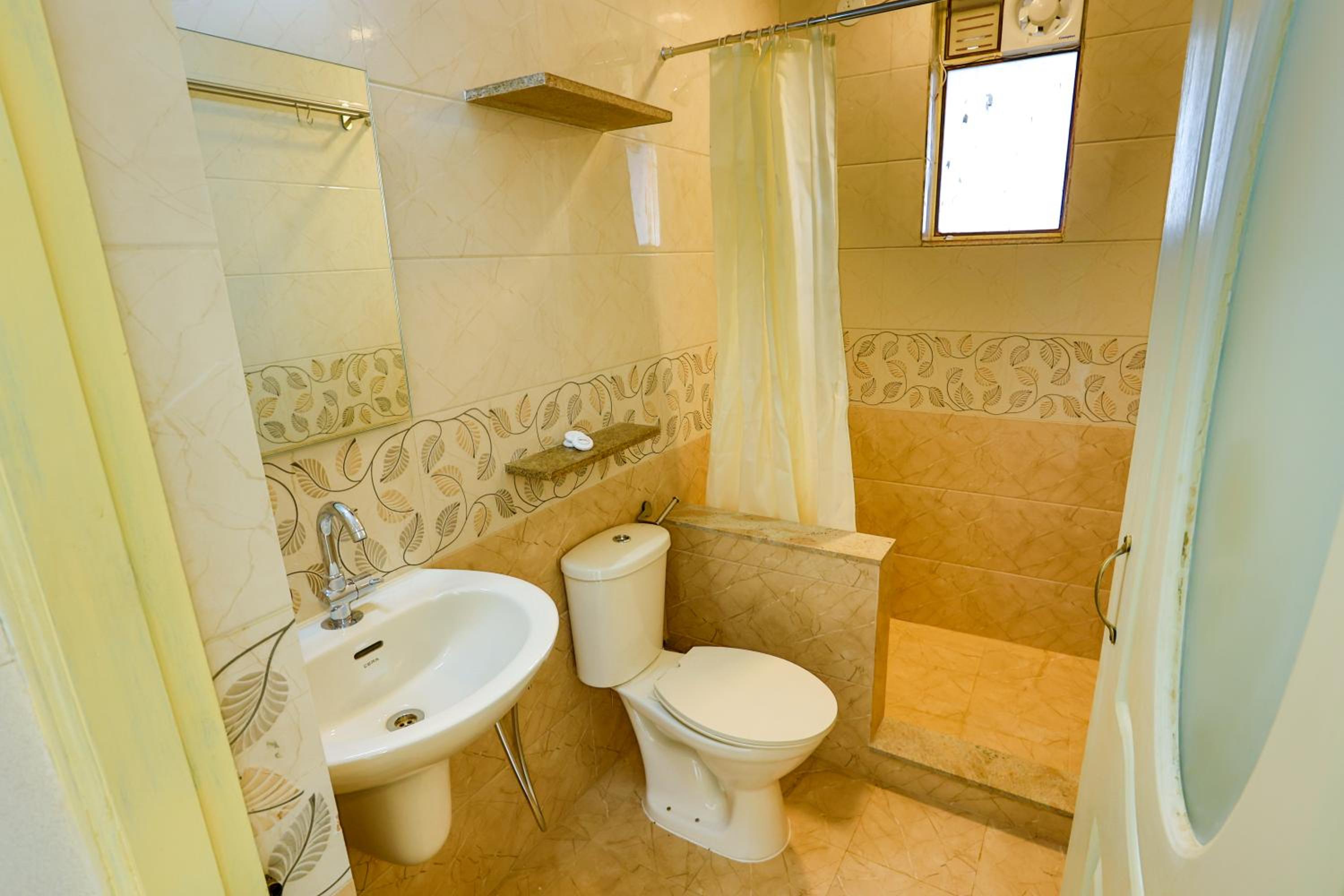 Deluxe Room with Lake View - Photo 2