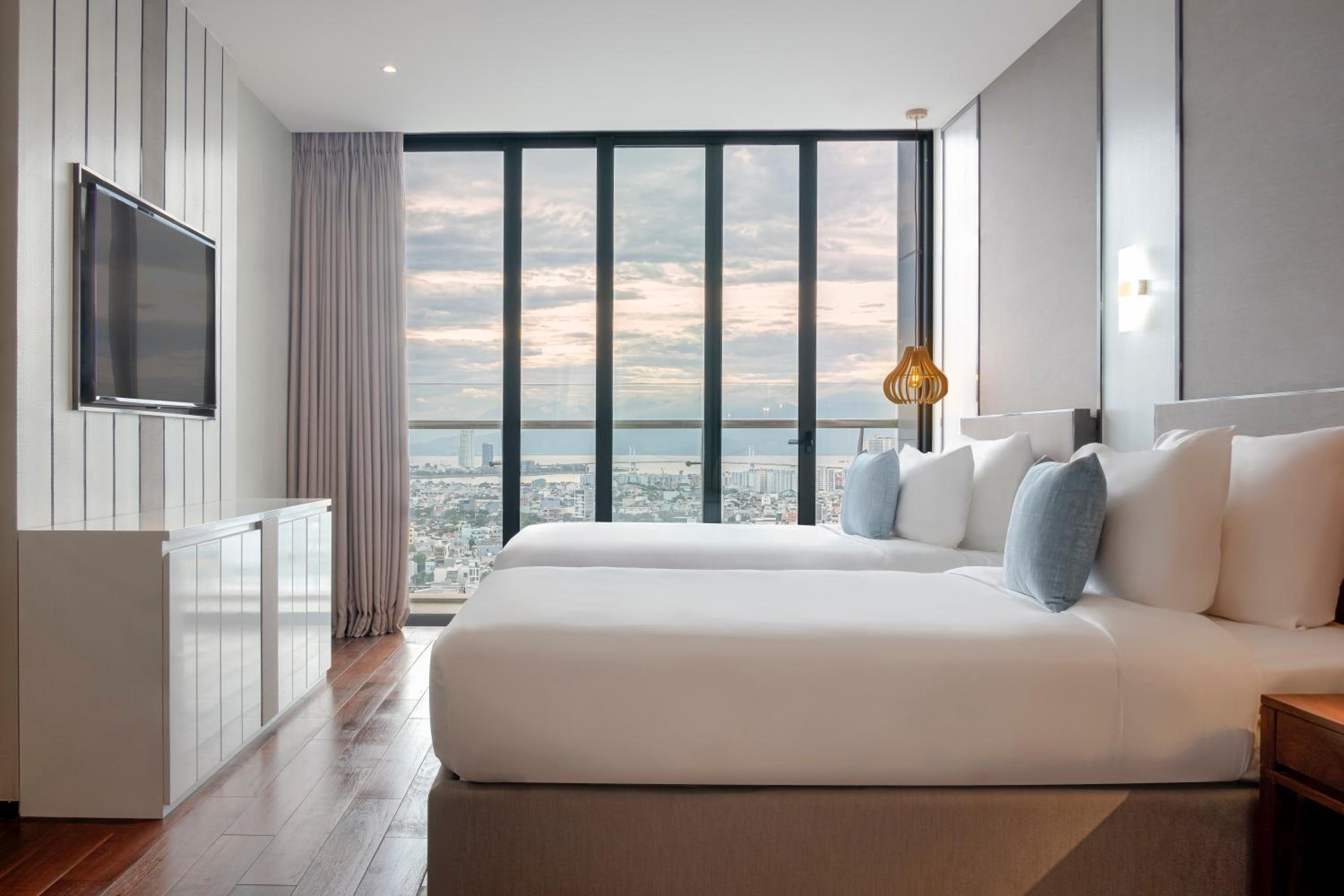 Executive City Suite with Balcony and Jacuzzi Bathtub