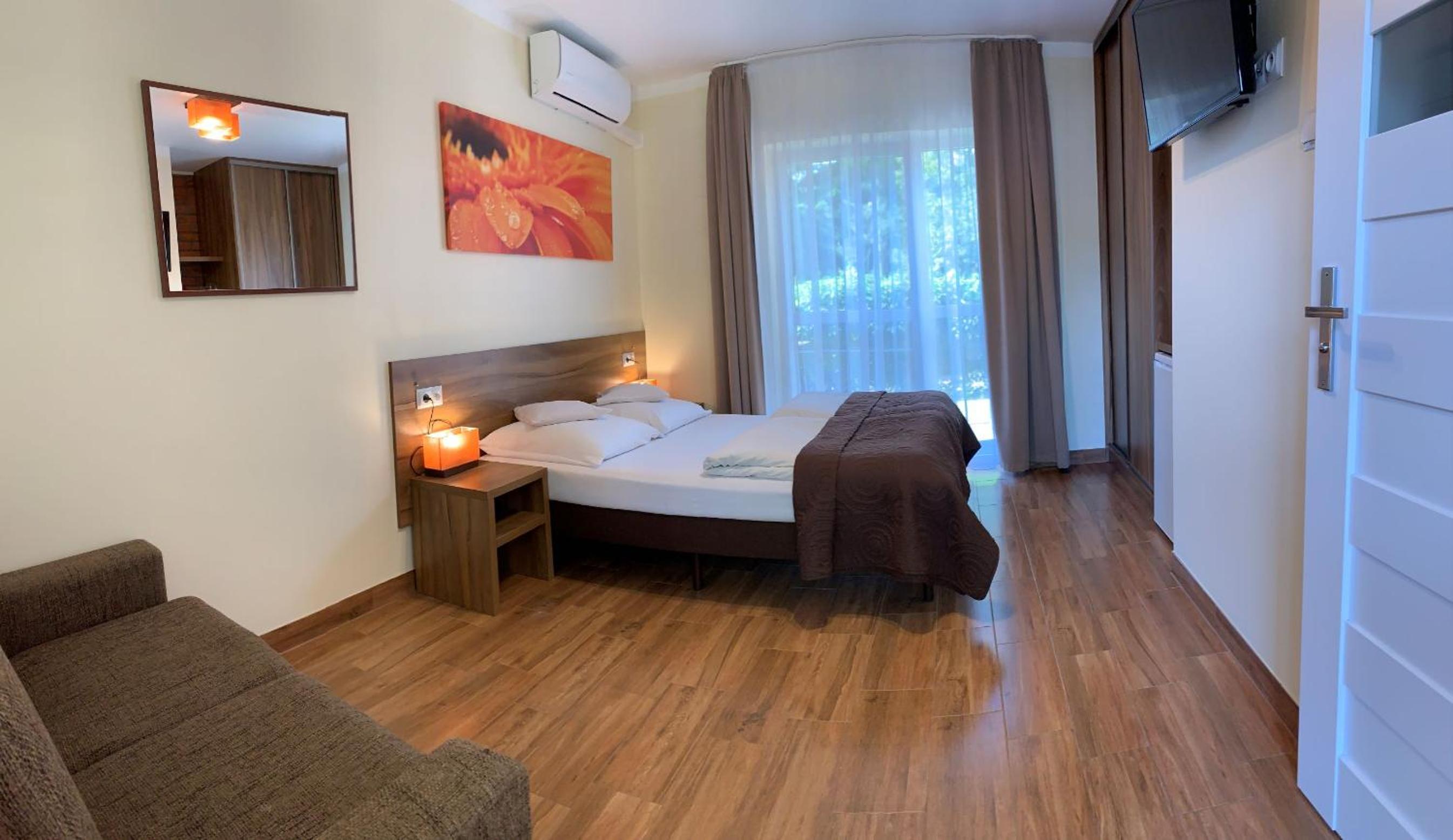 Double Room with Patio photo 3