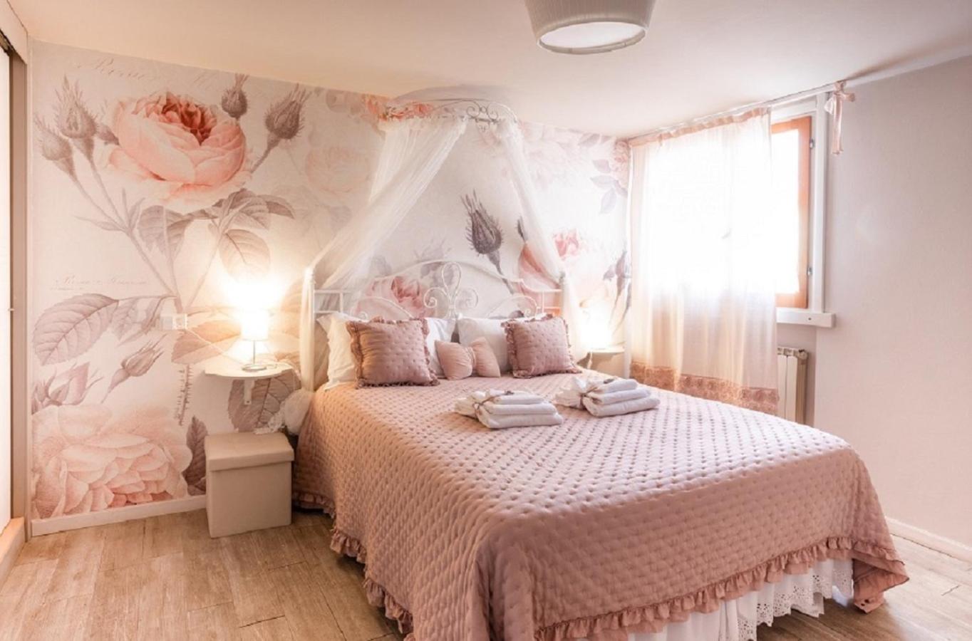 King Room with Balcony photo 1