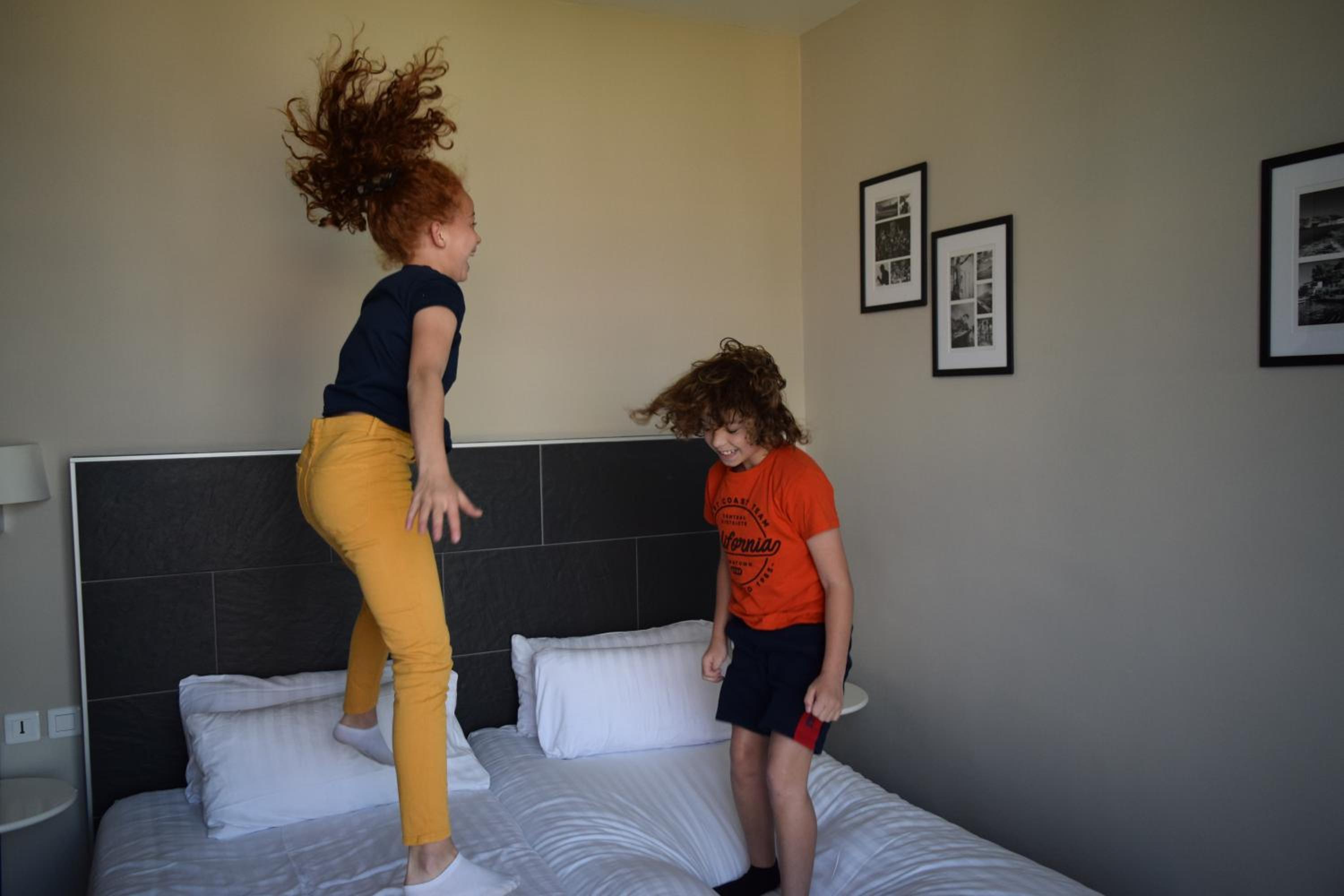 Twin Room with Street View - Photo 2