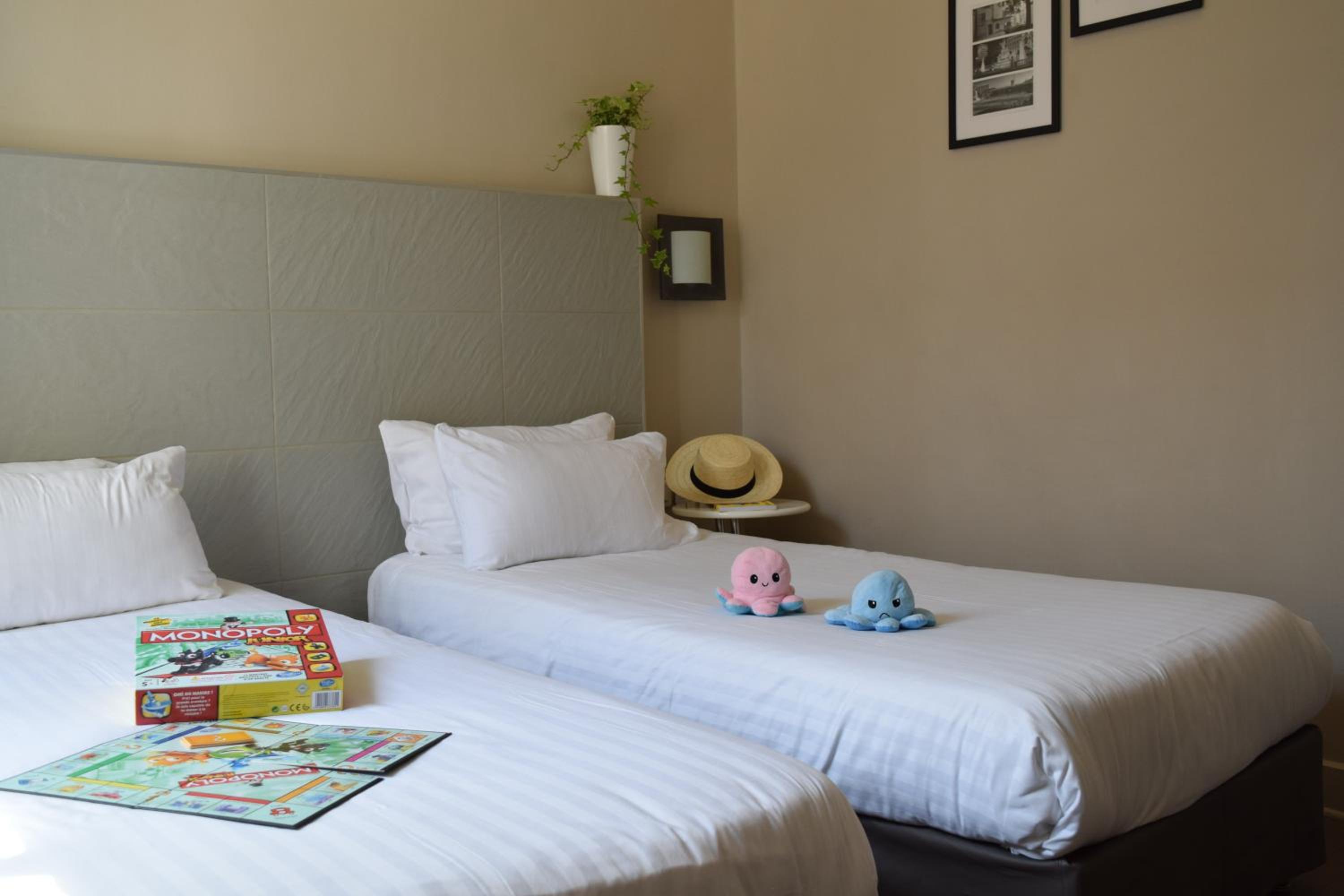 Standard Twin Room - Photo 1