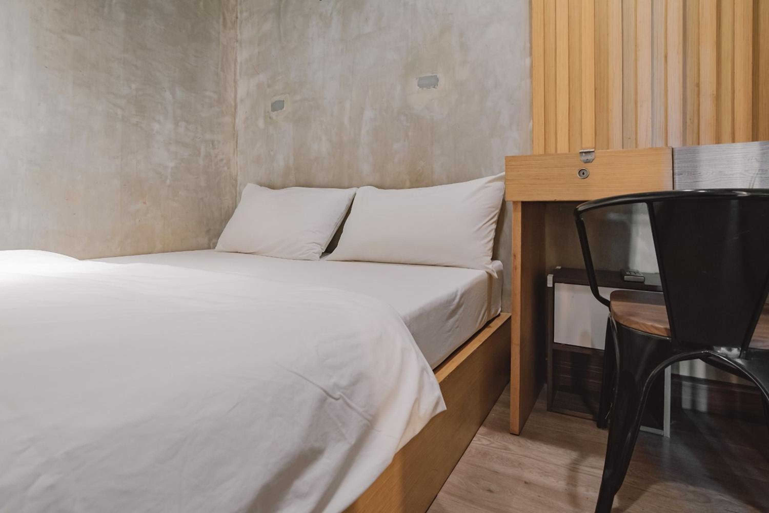 Private Room with Shared Bathroom photo 3