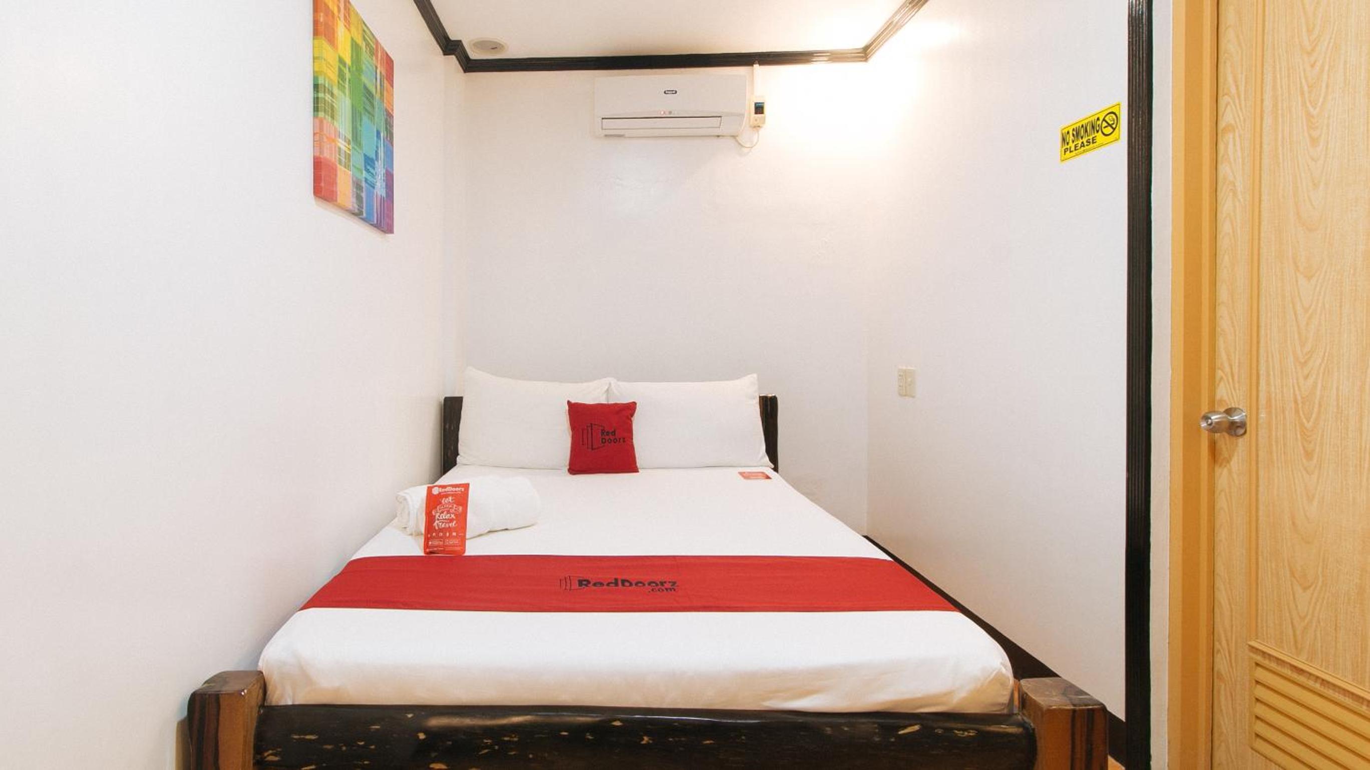 Budget Double Room photo 3