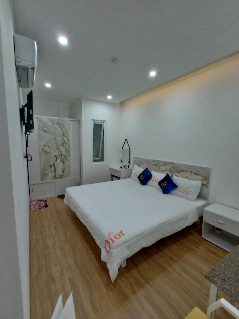 Standard Double Room - Photo 16