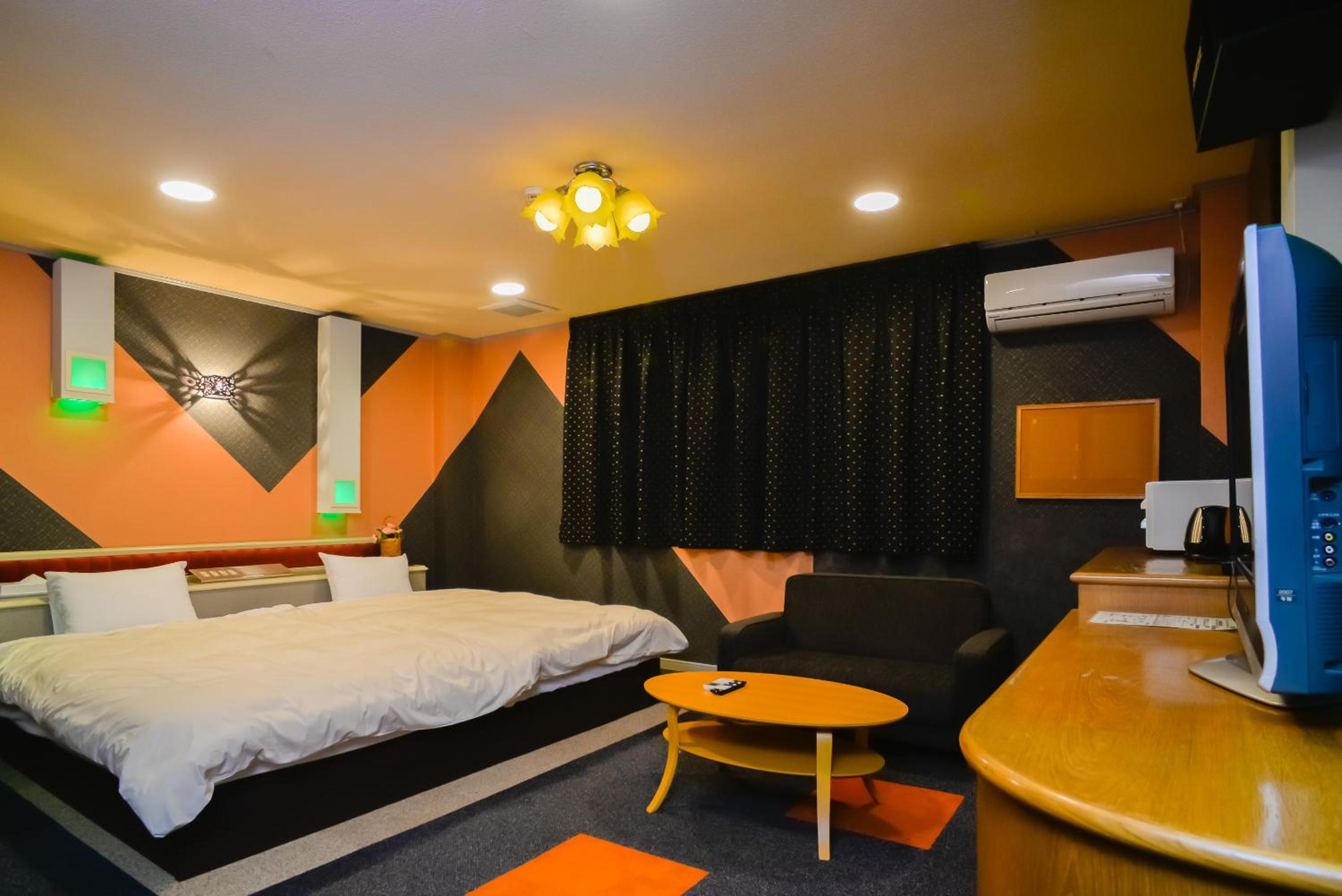 Twin Room with Bathroom - Photo 5
