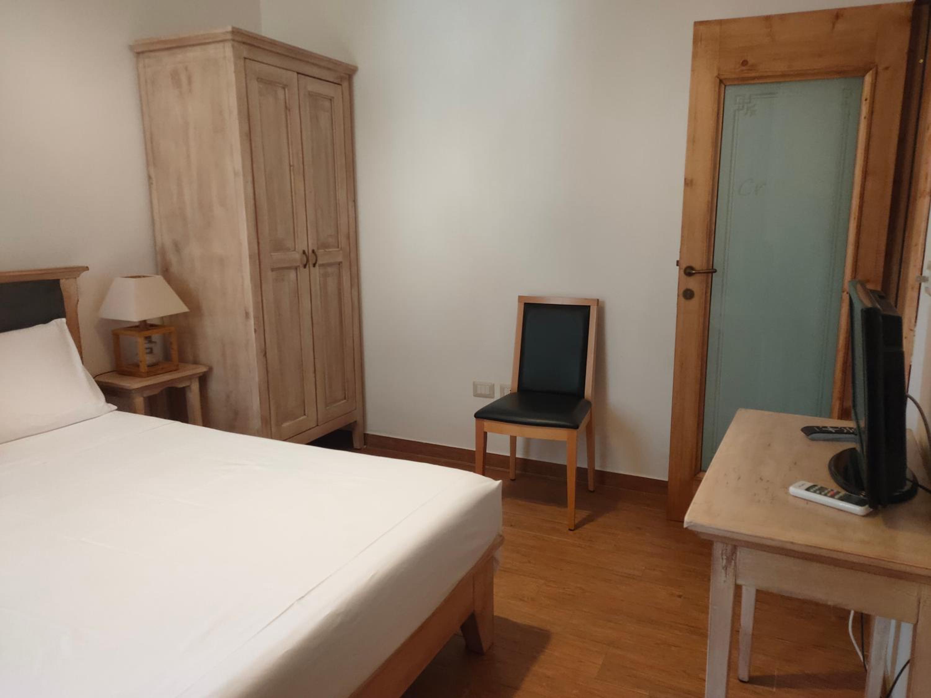 Double Room - Photo 8