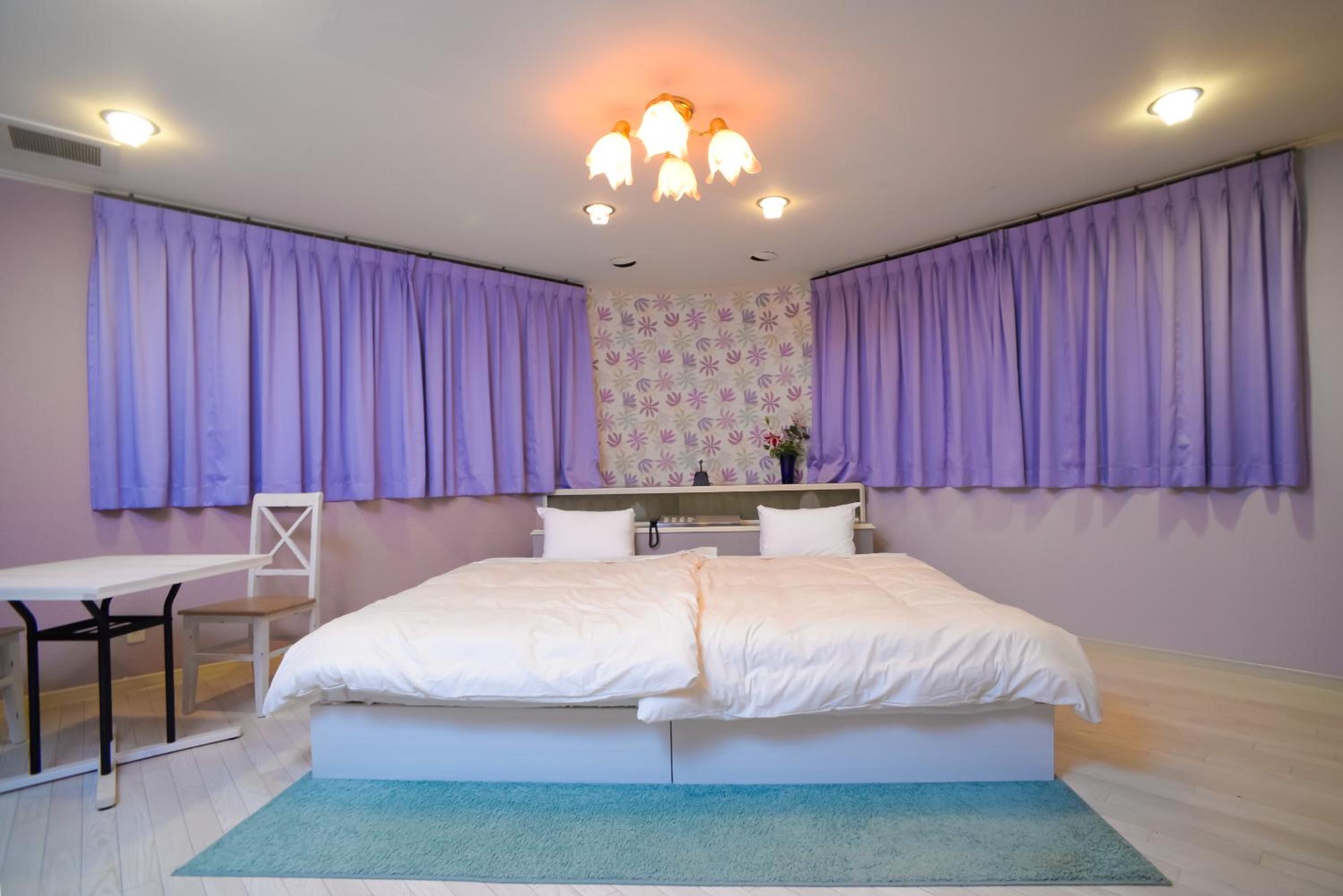 Twin Room with Bathroom - Photo 2