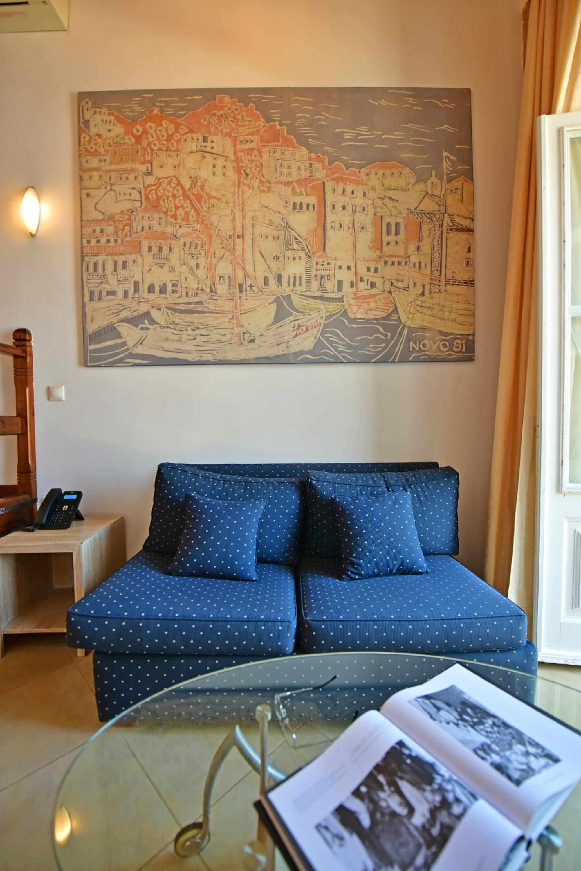 Deluxe Triple Room with Sea View photo 2