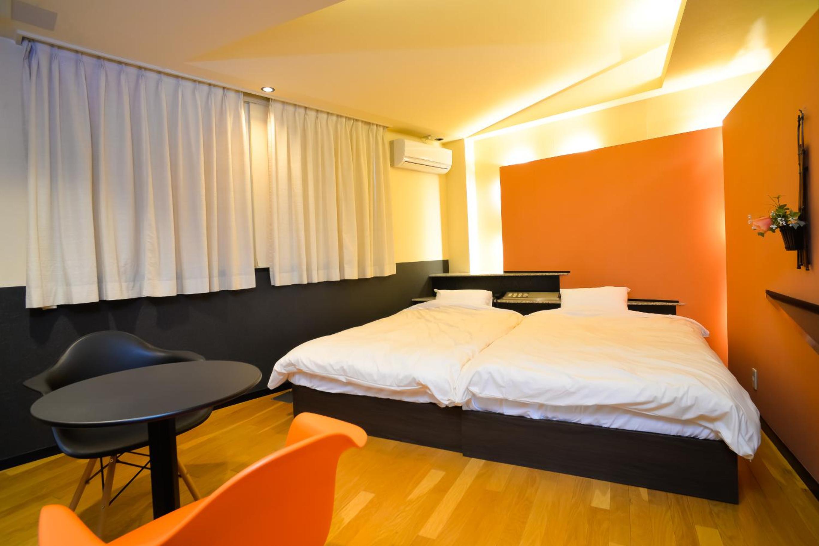 Twin Room with Bathroom - Photo 4