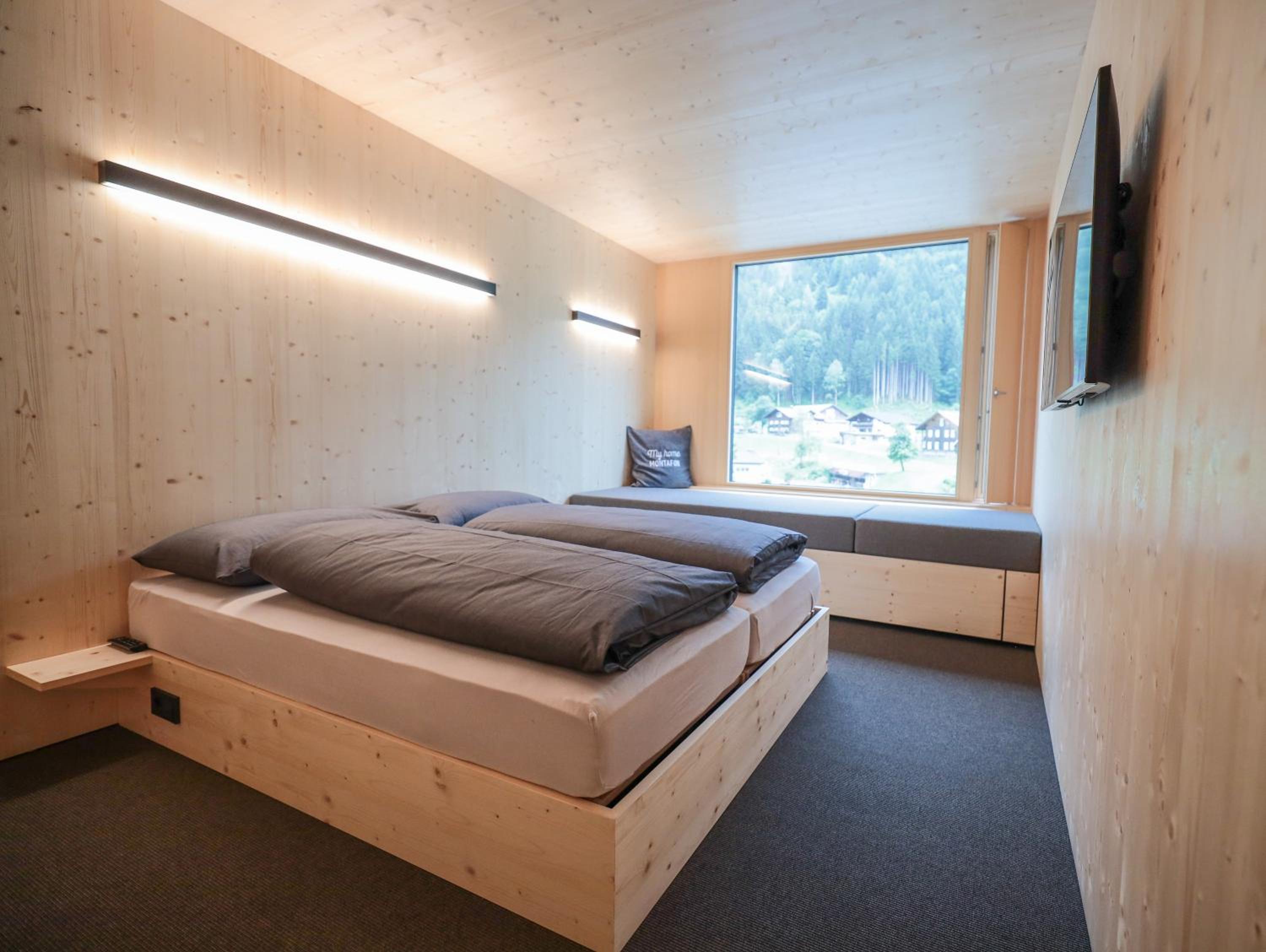 Large Double Room with Mountain View (Top Floor)