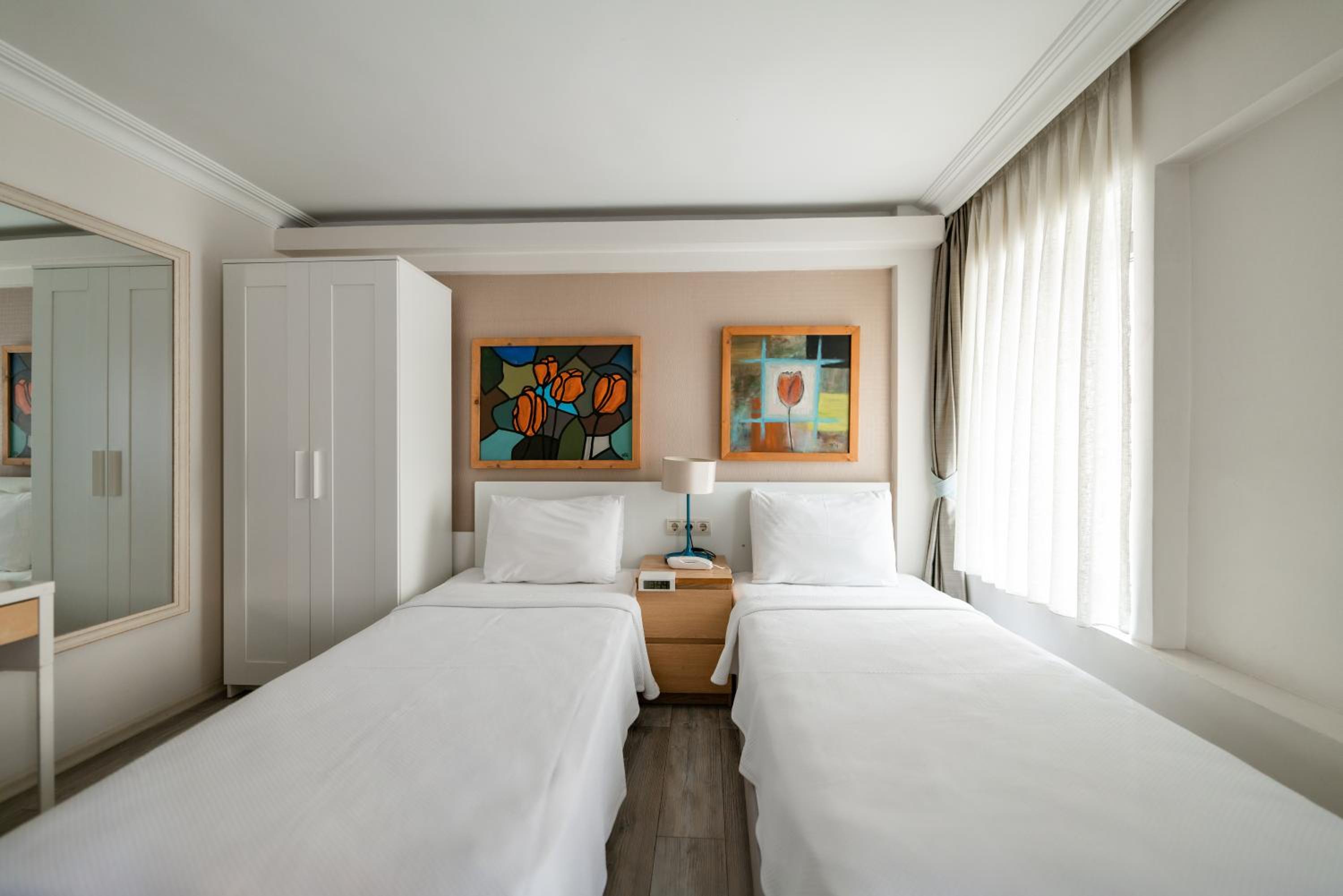 Economy Twin Room photo 1