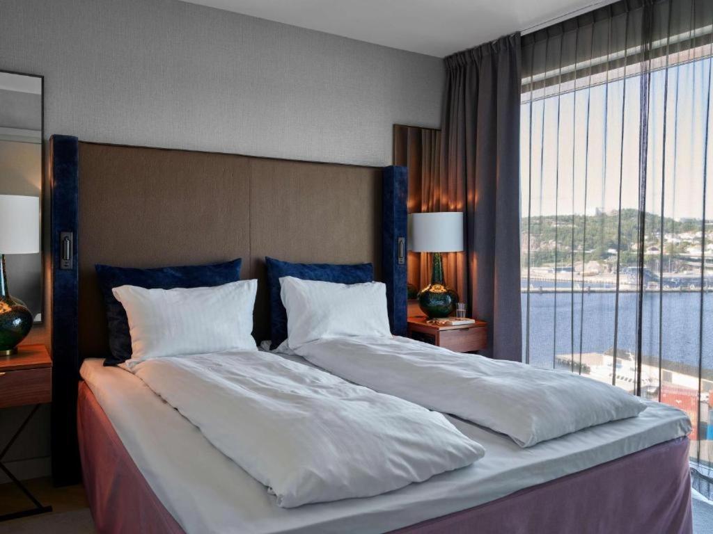 Business Class Room with Harbor View - Photo 4