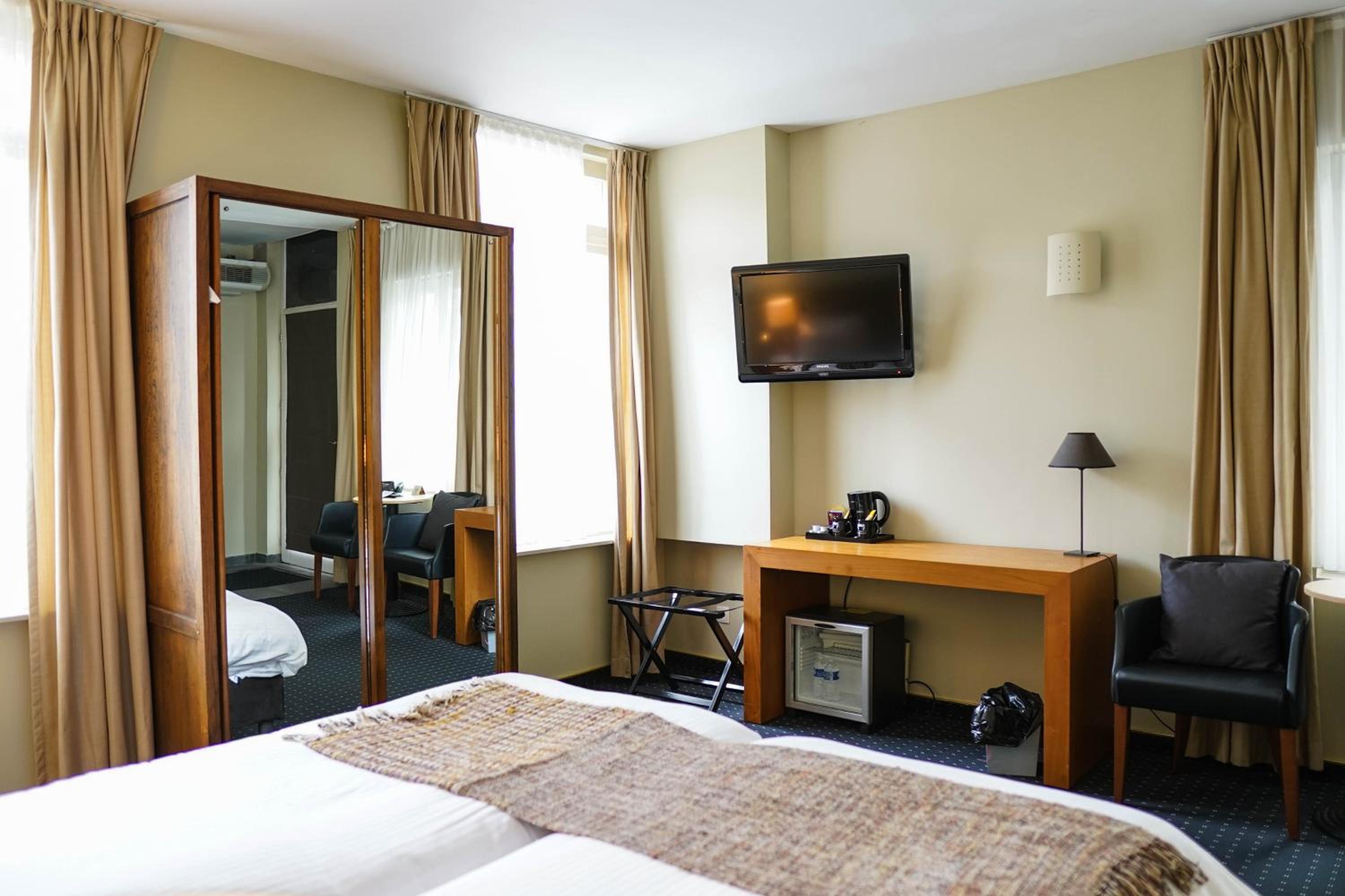 Standard Double or Twin Room - Photo 6