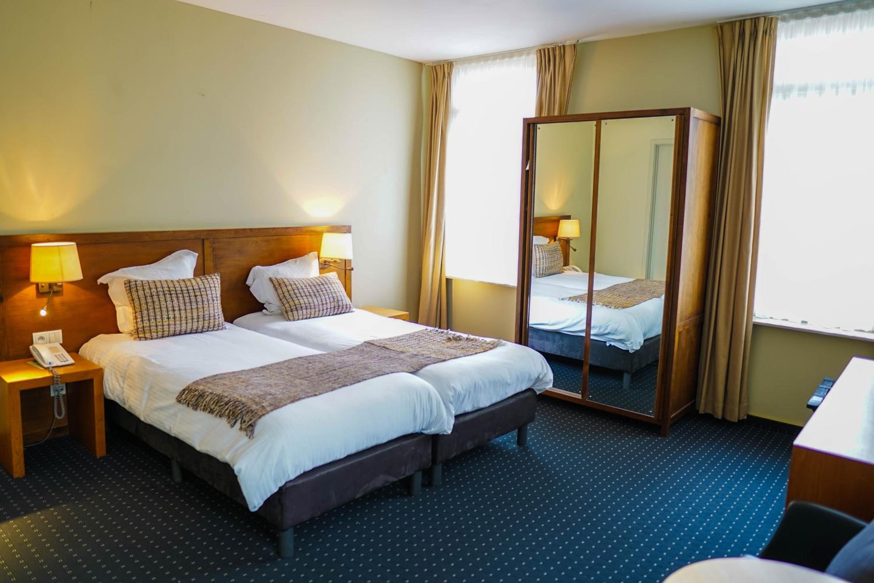 Standard Double or Twin Room - Photo 7