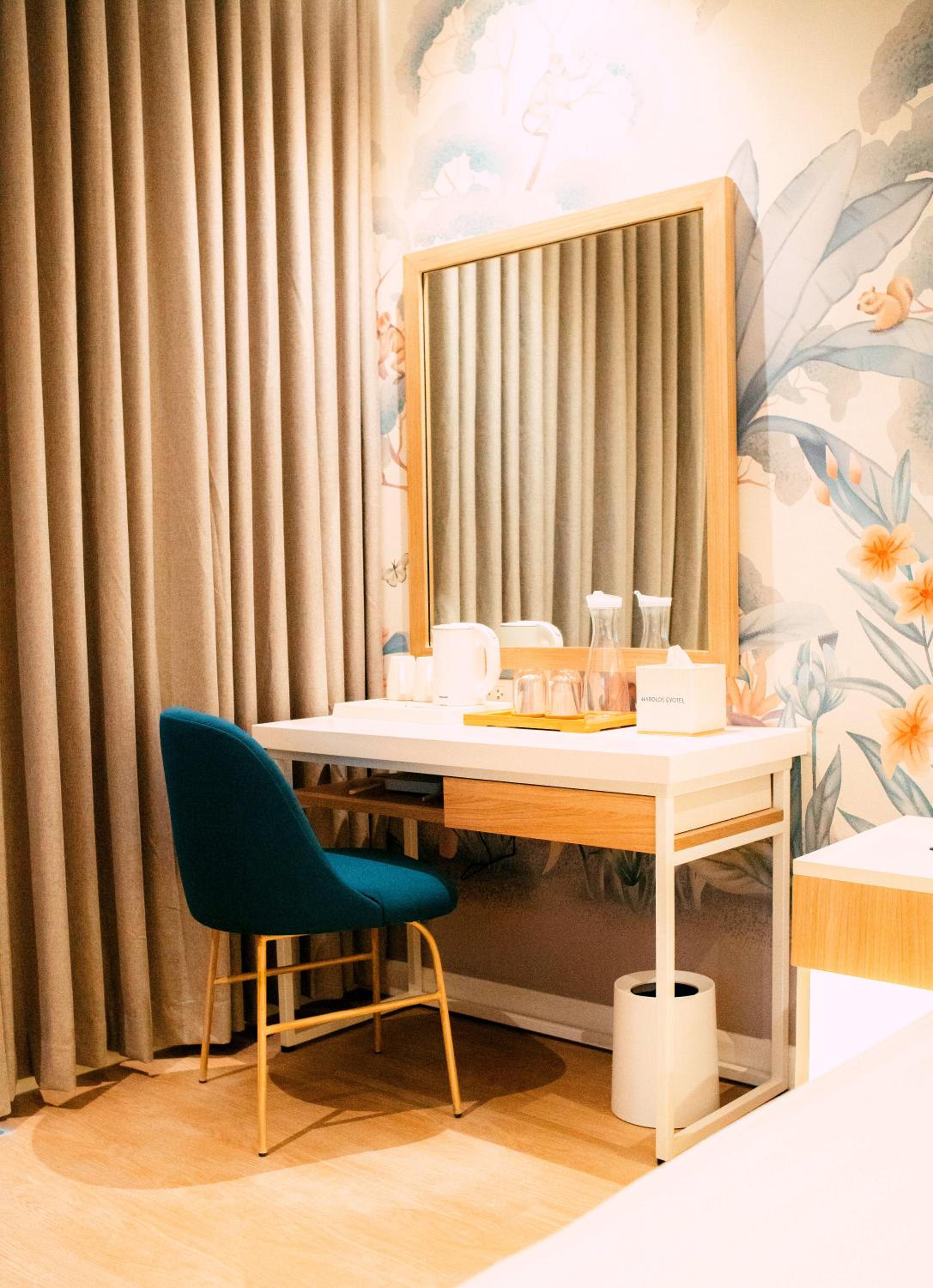 Executive Suite - Photo 6