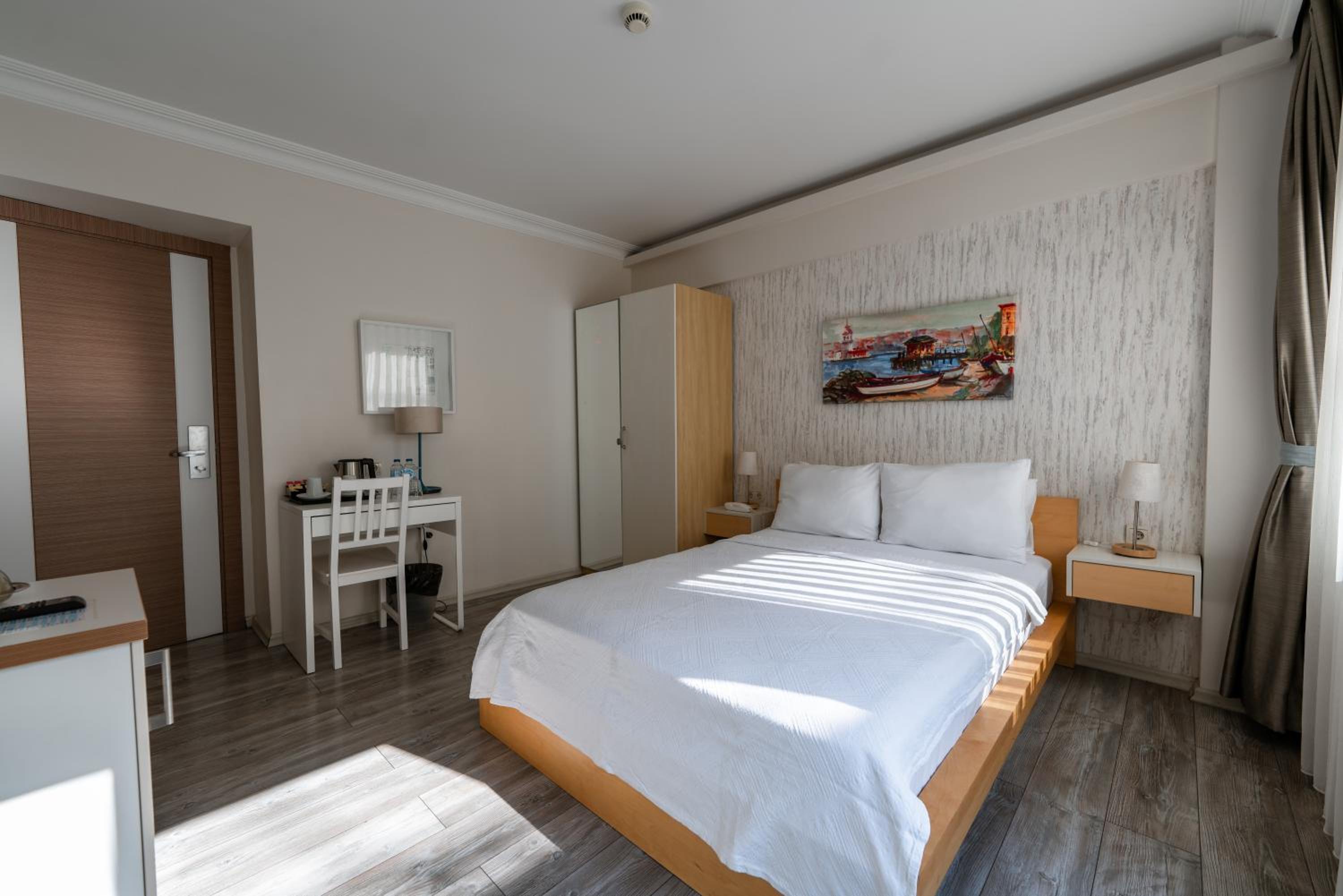 Partial Sea View Room photo 1