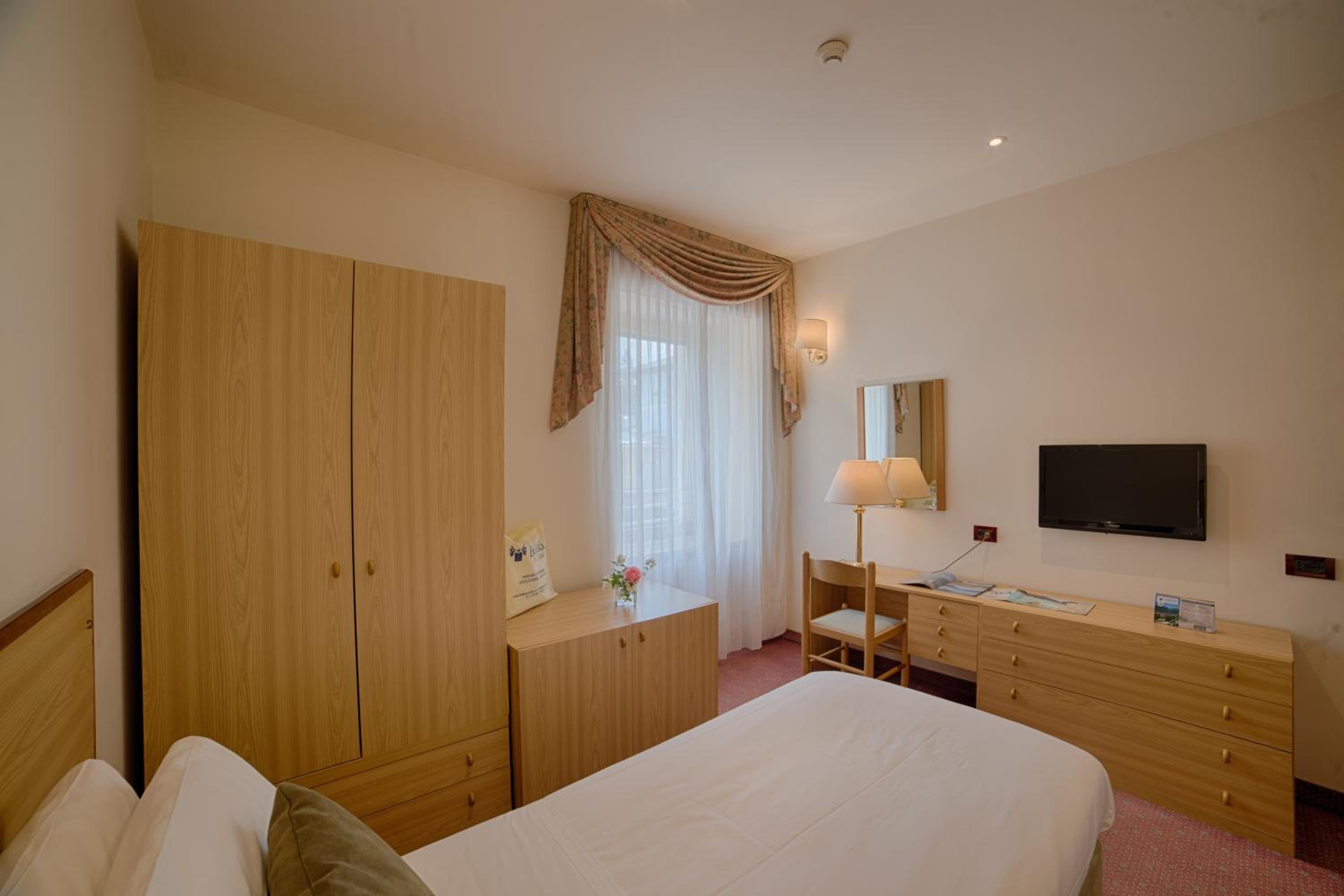 Premium Single Room with Spa Access photo 3