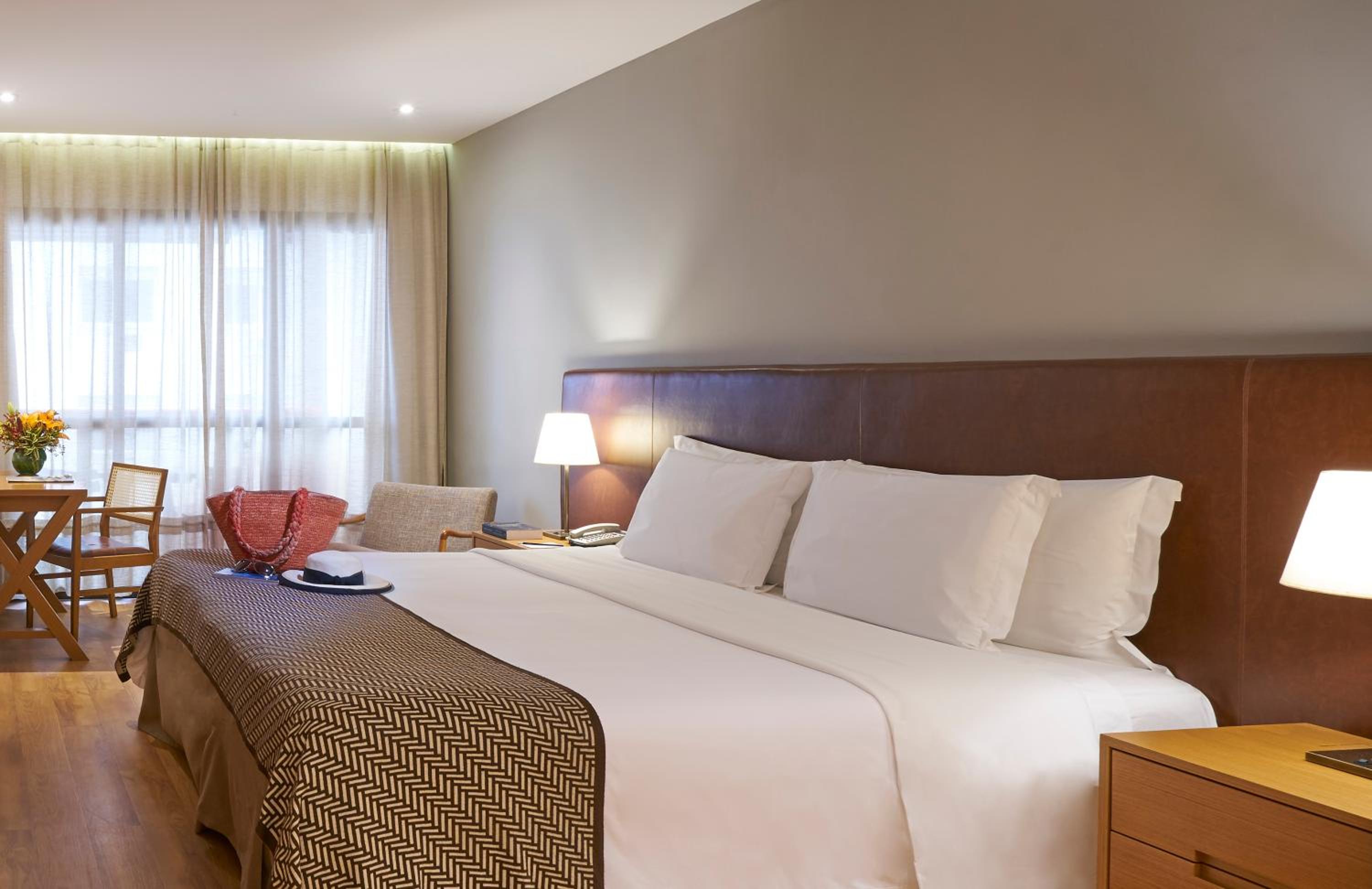 Superior Room with Balcony and Side Sea View