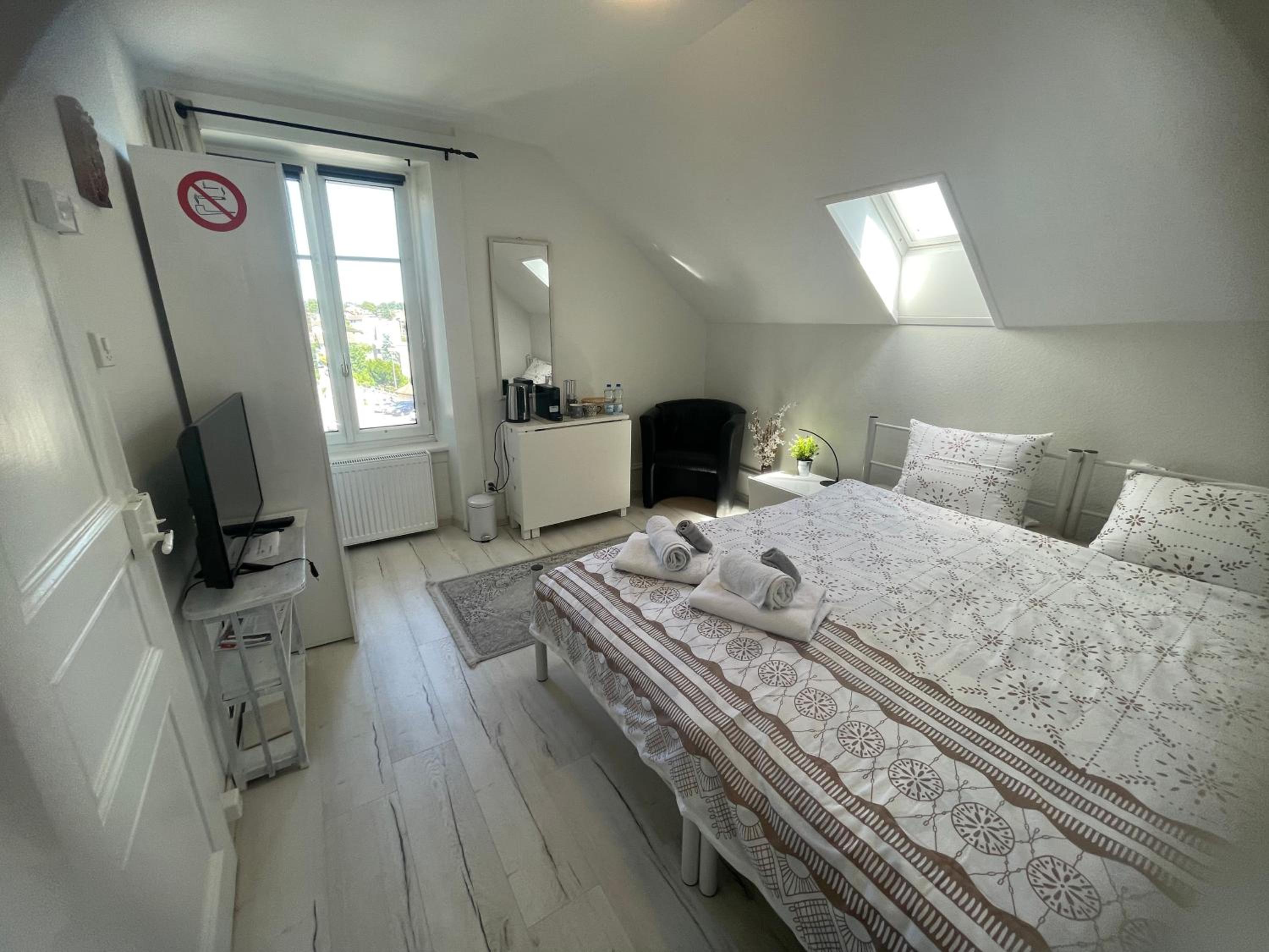 Small Double Room photo 1