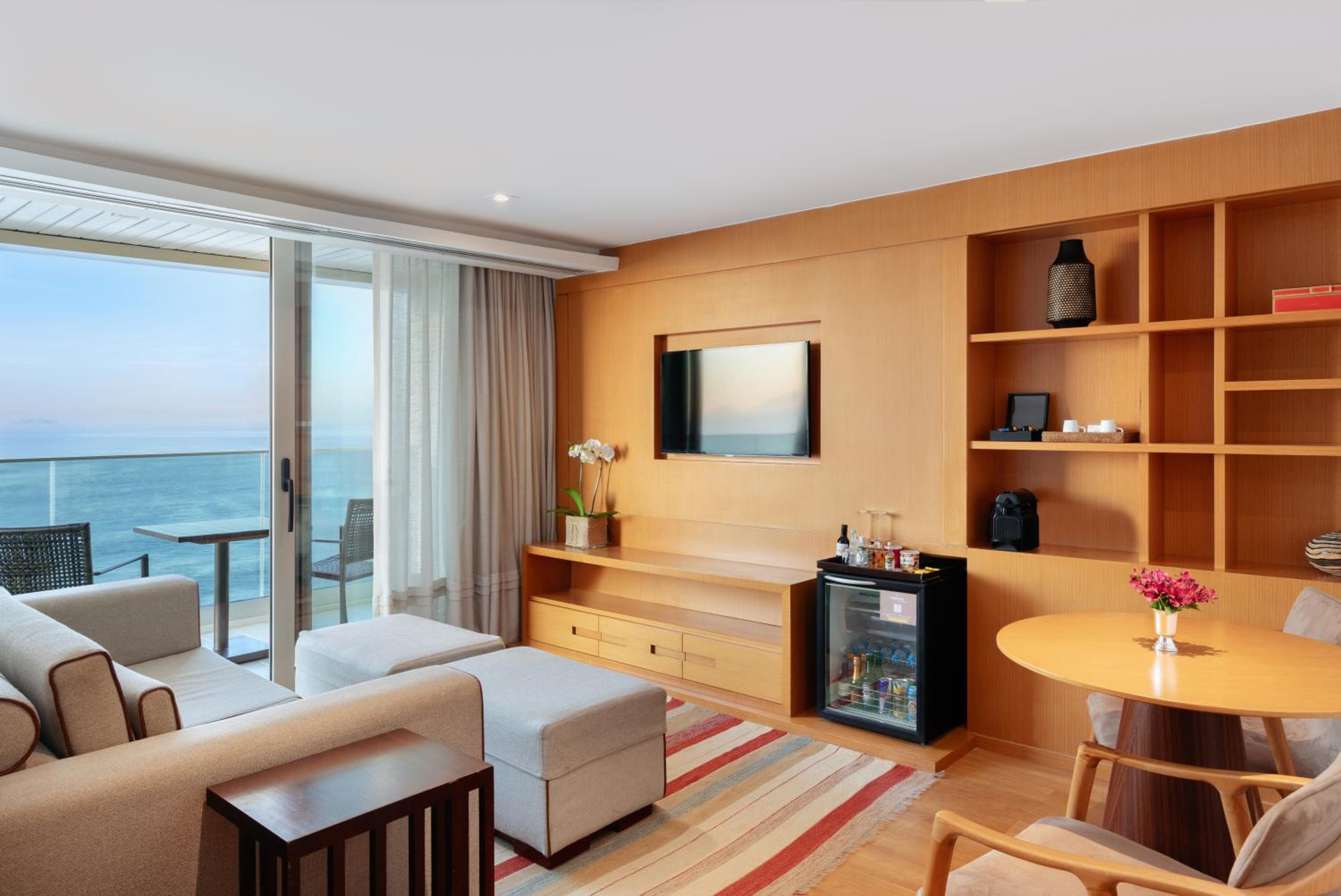 Suite with Balcony and Sea View