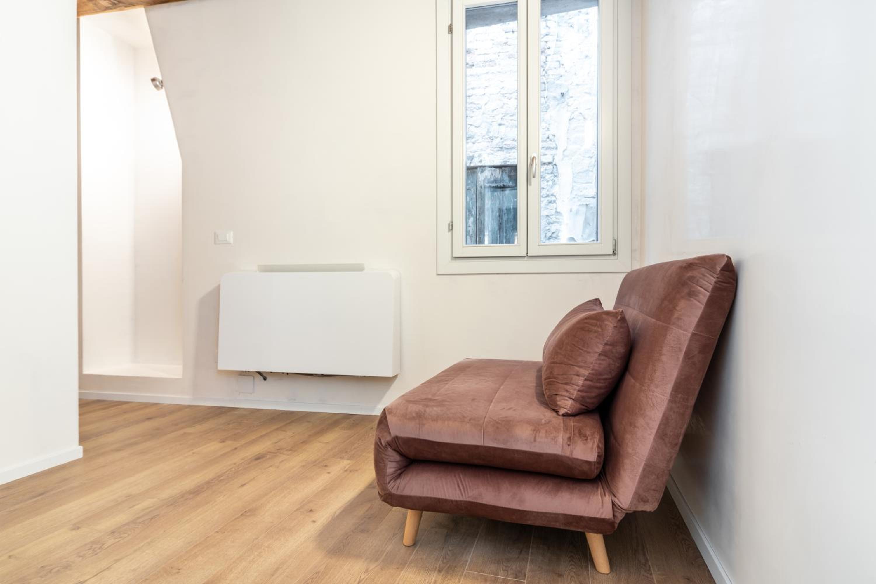 One-Bedroom Apartment photo 2