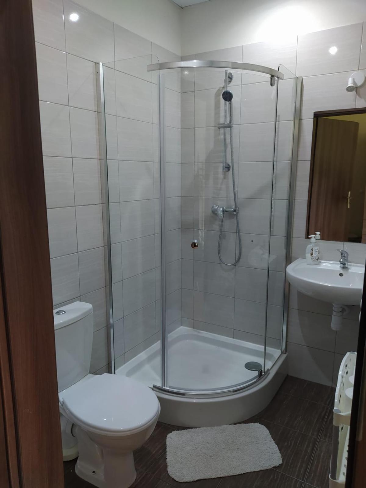 Family Room with Private Bathroom - Photo 3