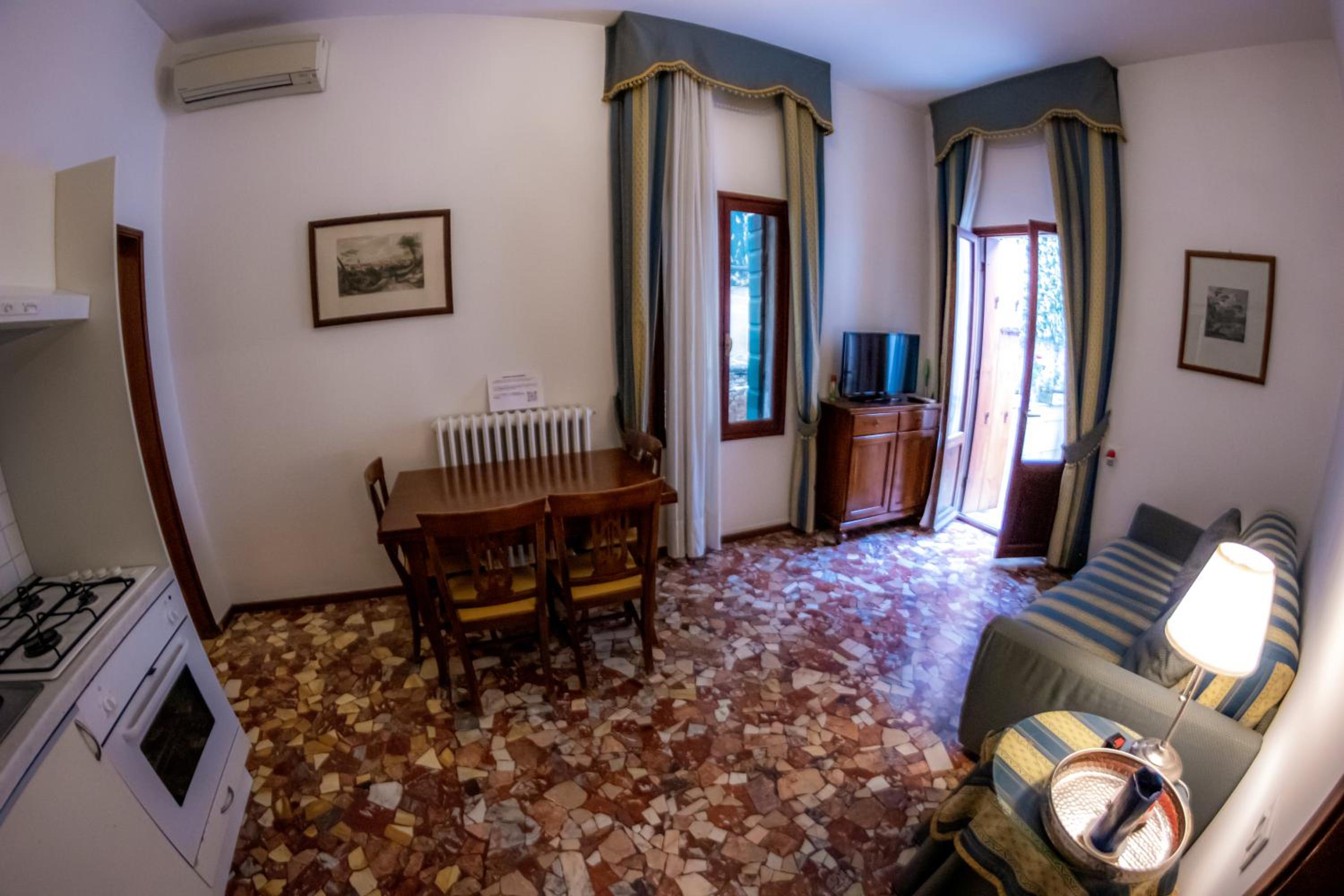 One-Bedroom Apartment photo 2