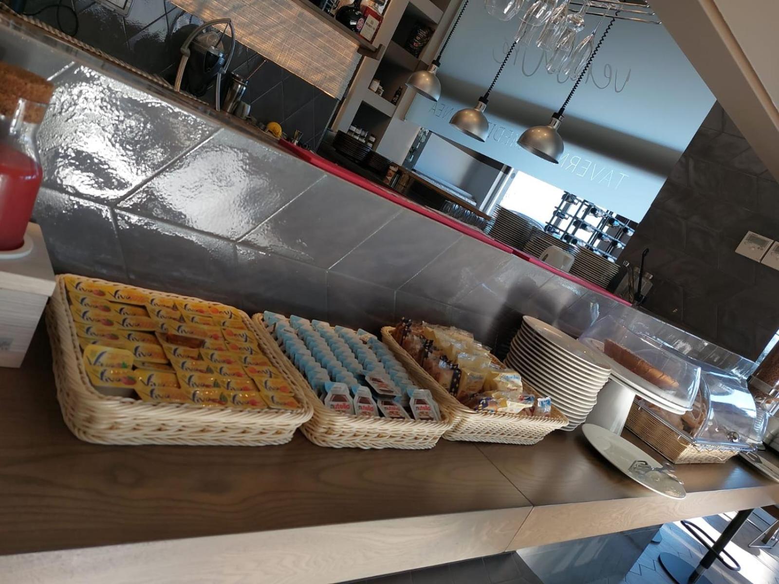 Standard Double Room - Photo 5