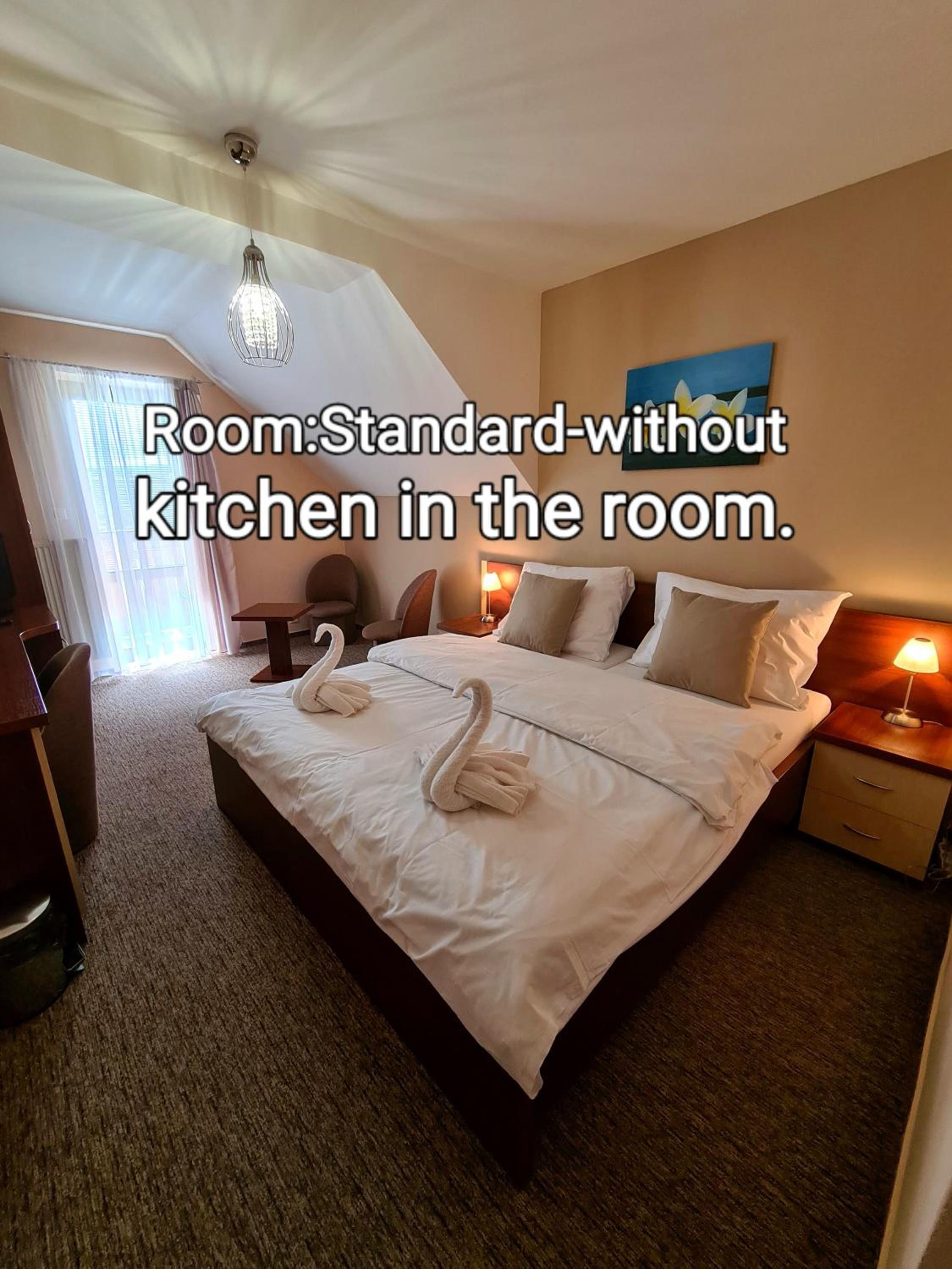Standard Double Room - Photo 9