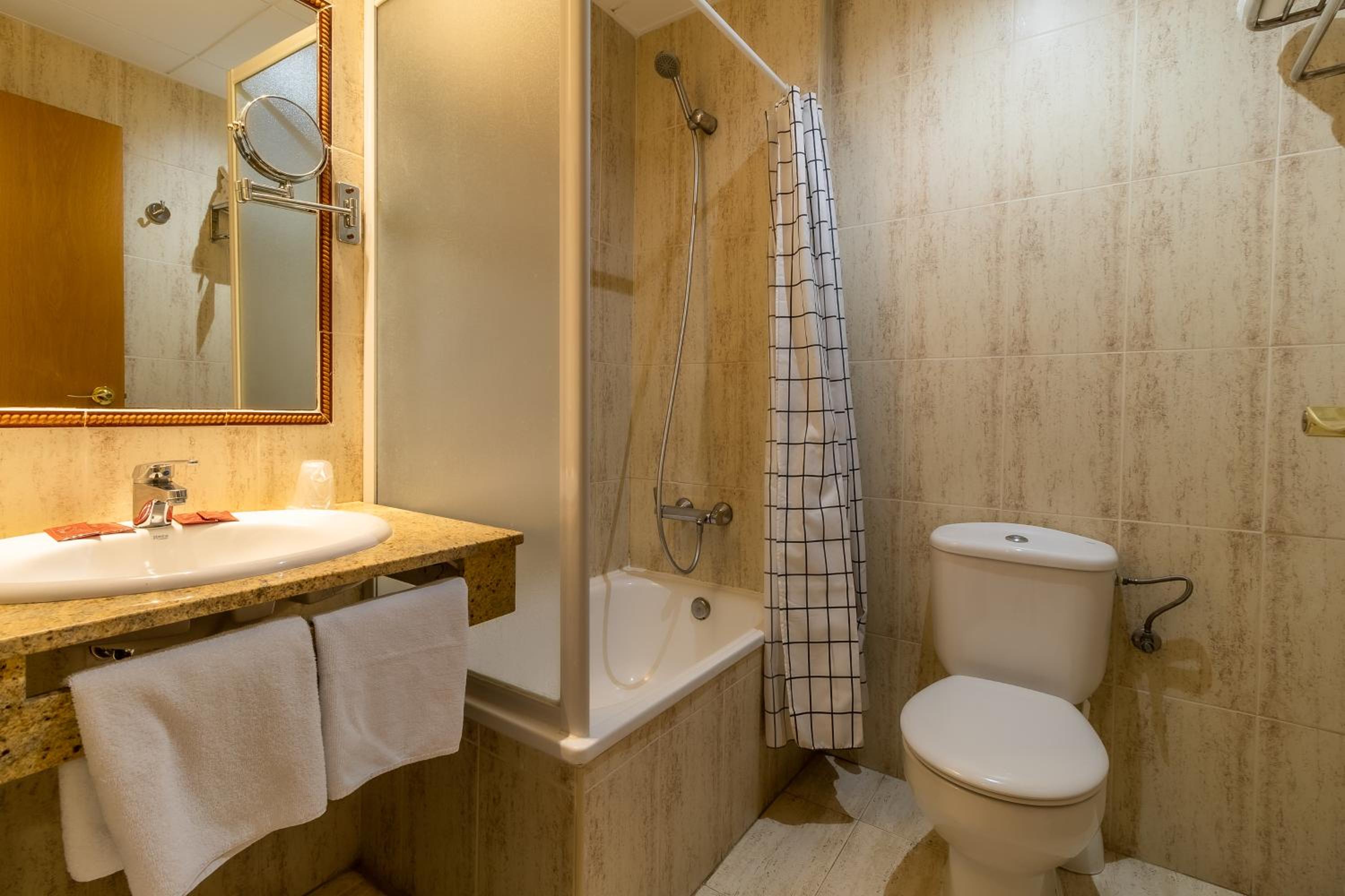 Twin Room - Photo 4