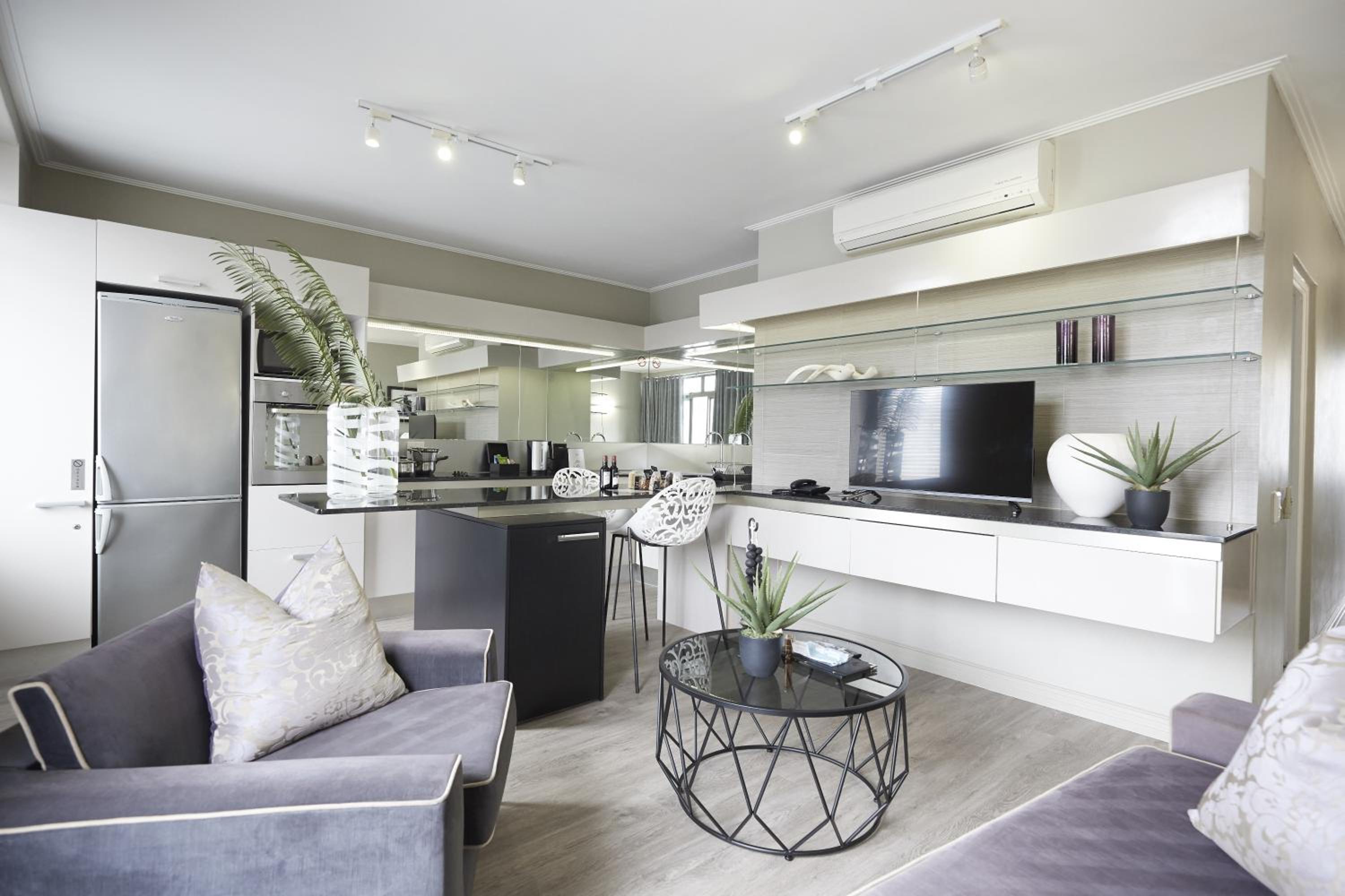 Luxury Suite - Photo 1