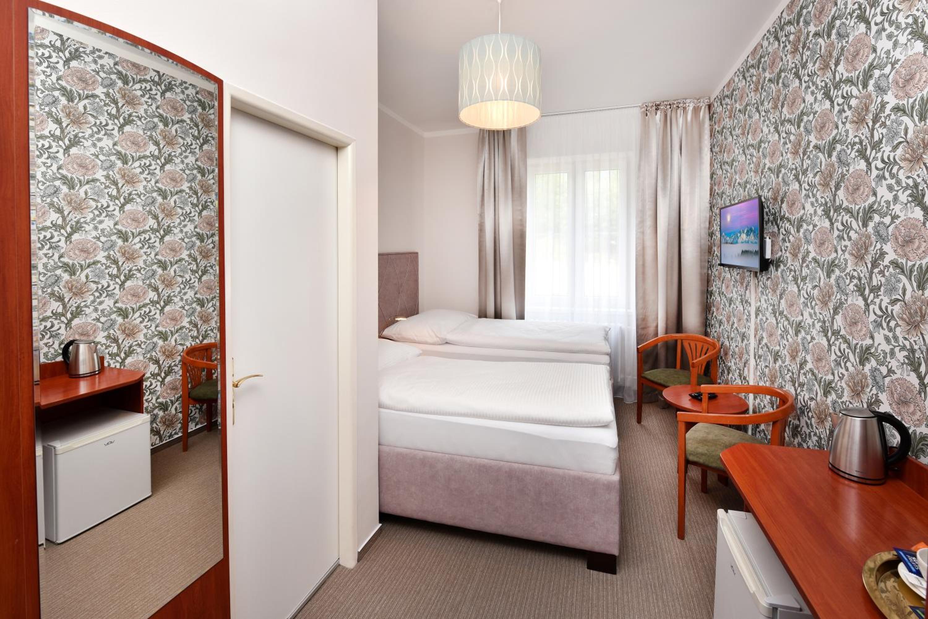 Twin Room - Photo 4