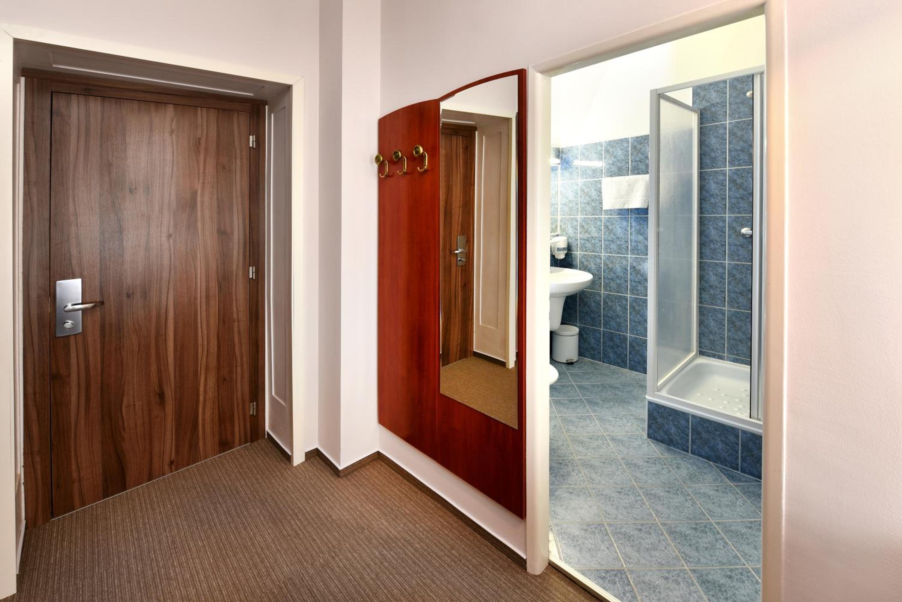 Twin Room - Photo 2
