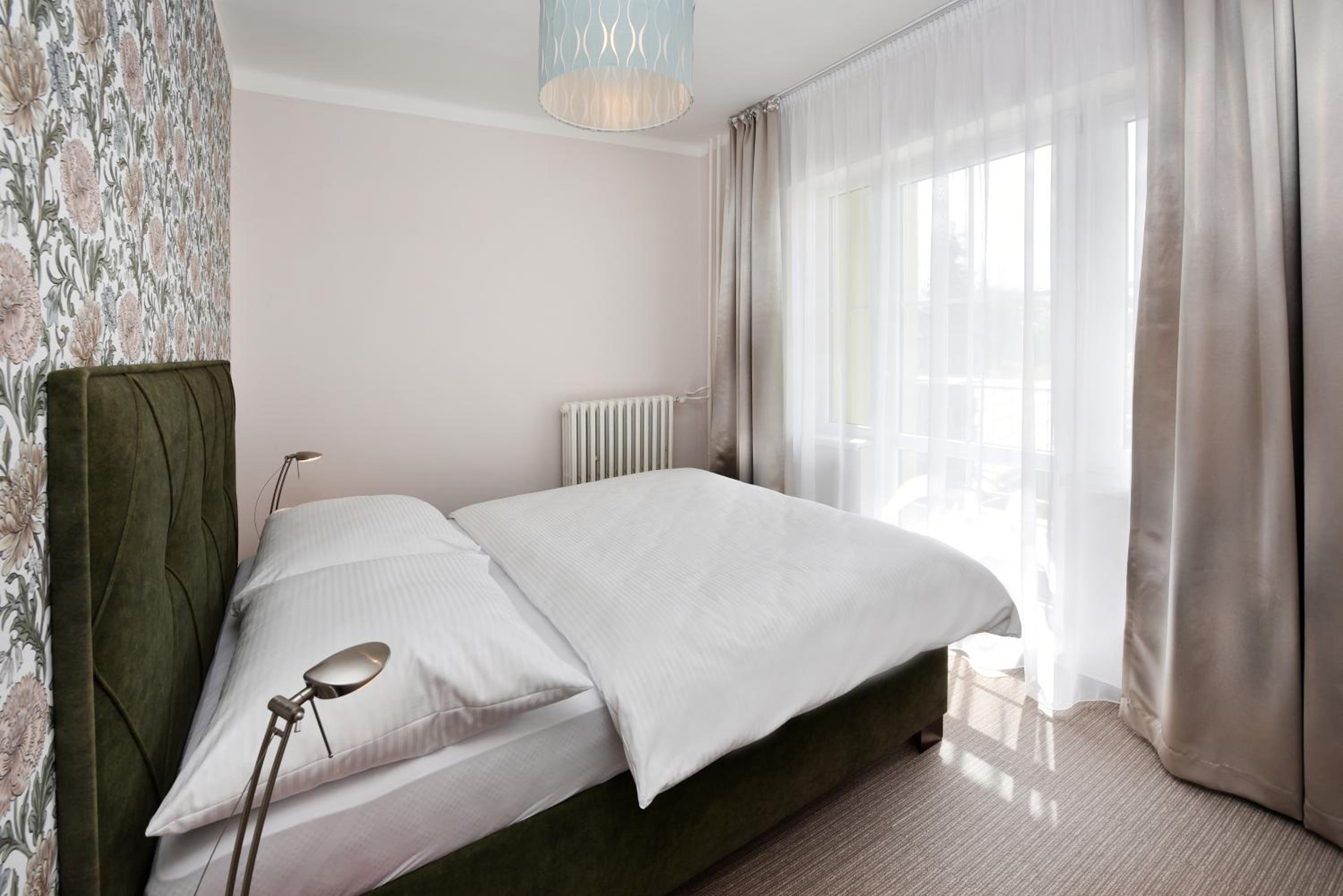 One-Bedroom Apartment - Photo 3