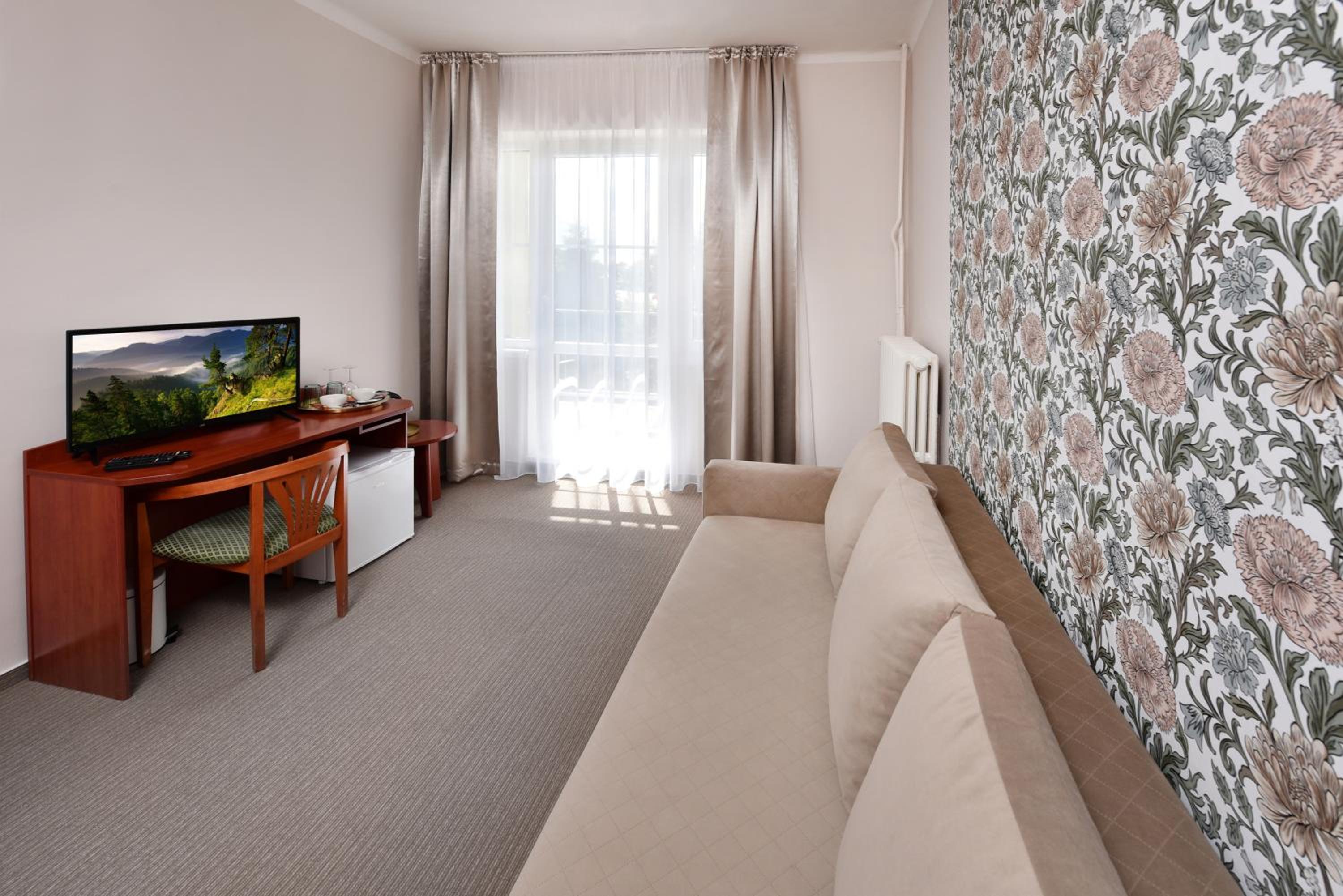 One-Bedroom Apartment - Photo 8