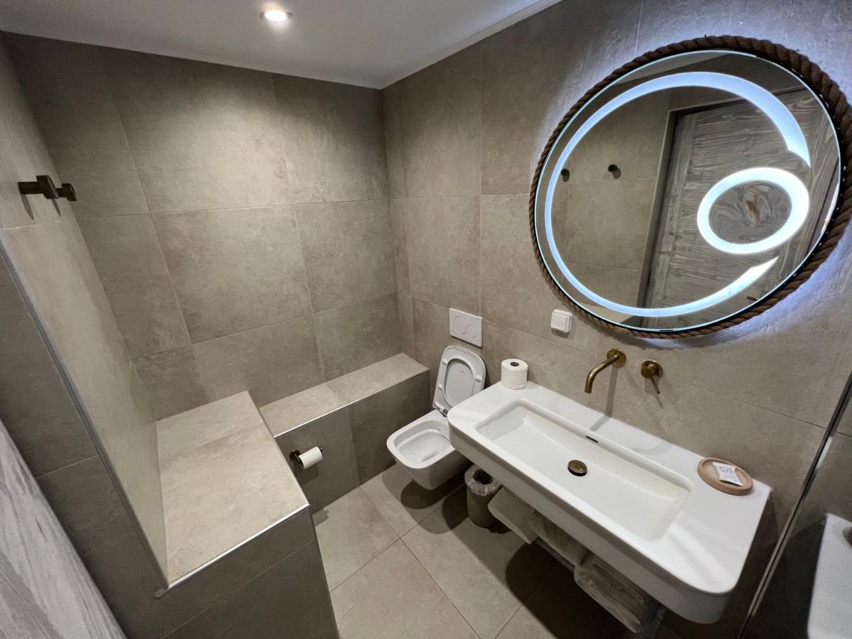 Deluxe Double Room with Balcony photo 3