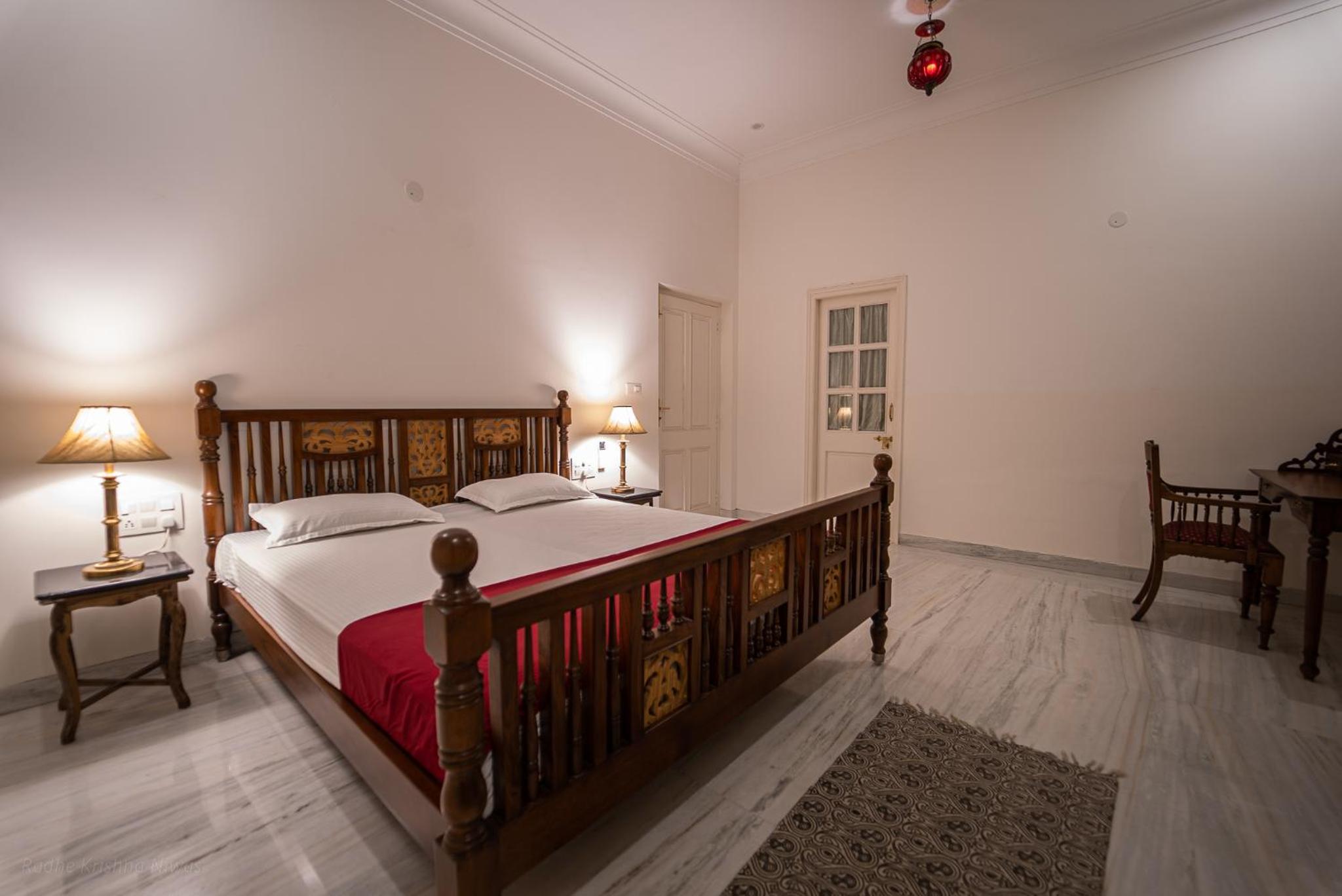 Double or Twin Room with Private Bathroom - Photo 2