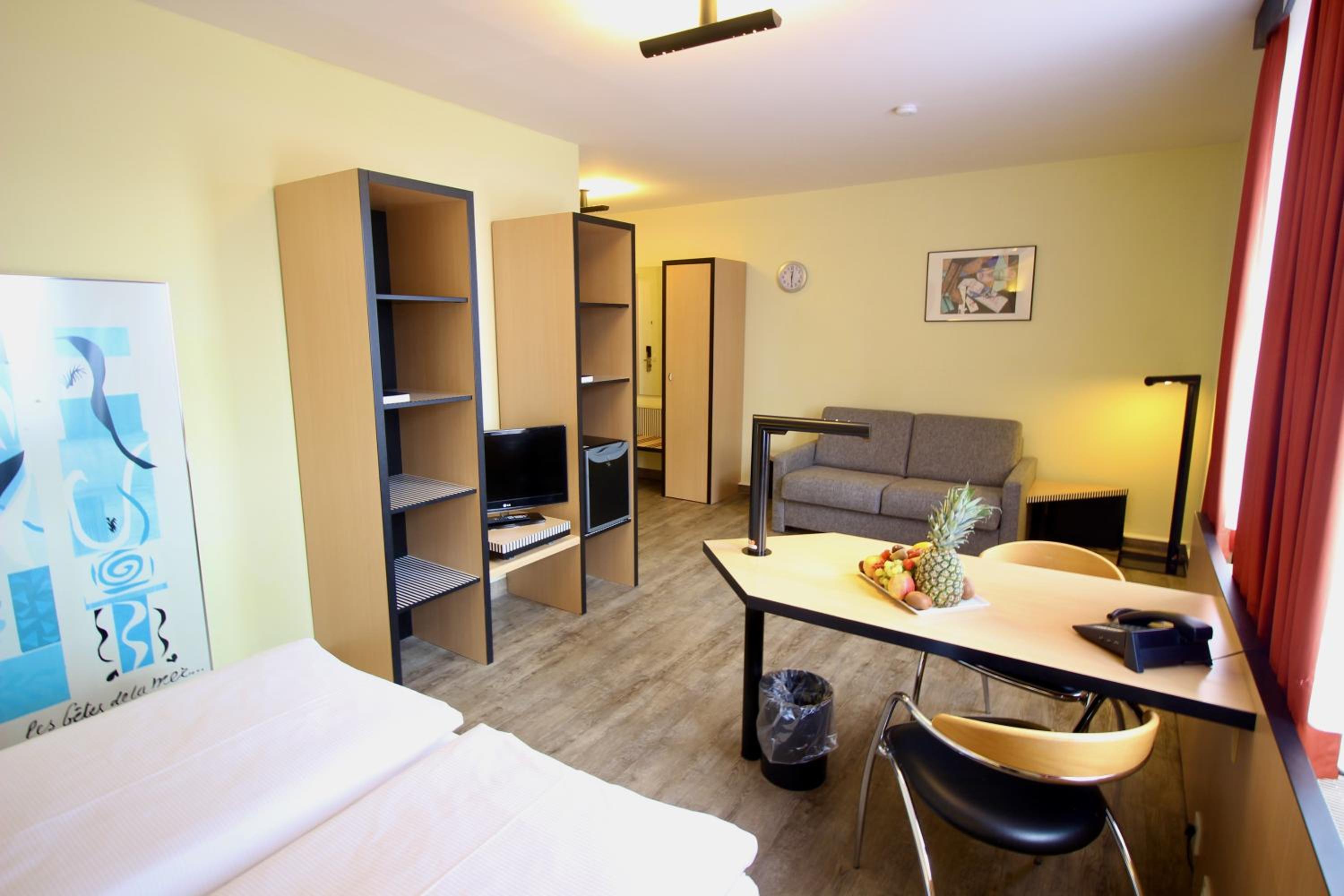 Two Connecting Double Rooms - Photo 1