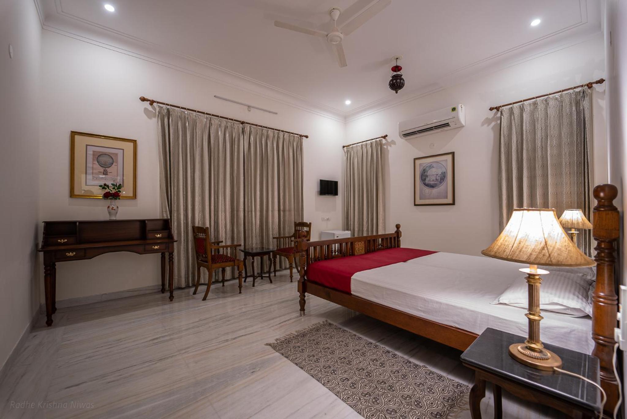 Double or Twin Room with Private Bathroom - Photo 3