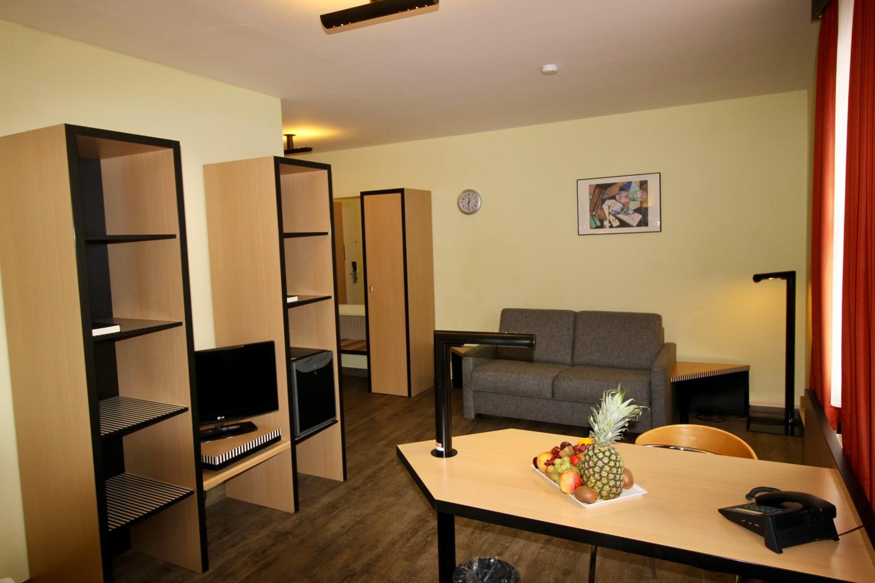 Two Connecting Double Rooms - Photo 2