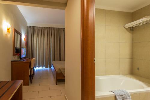 Standard Double Room - Photo 2