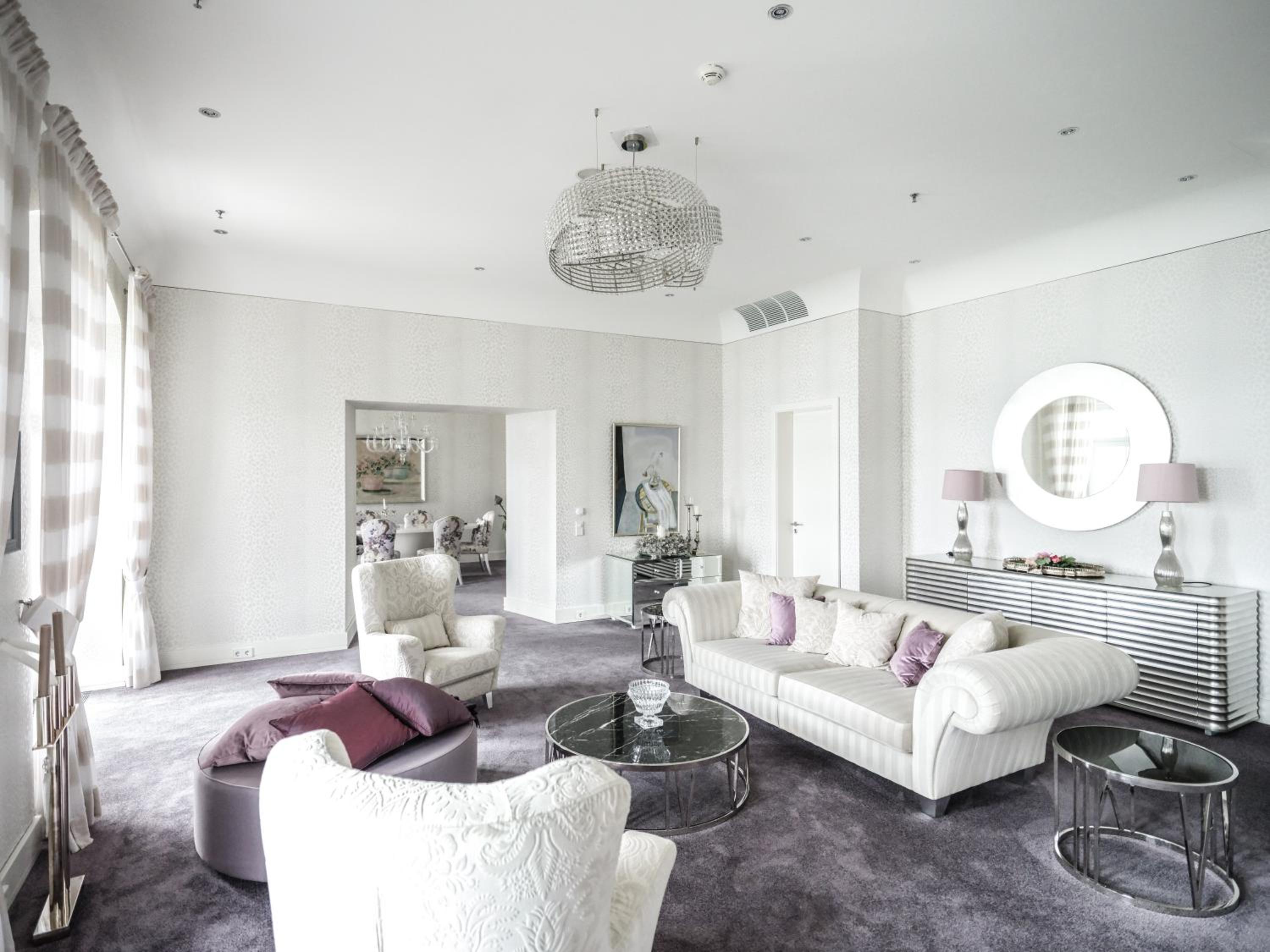 Charly Walker Suite with Lake View