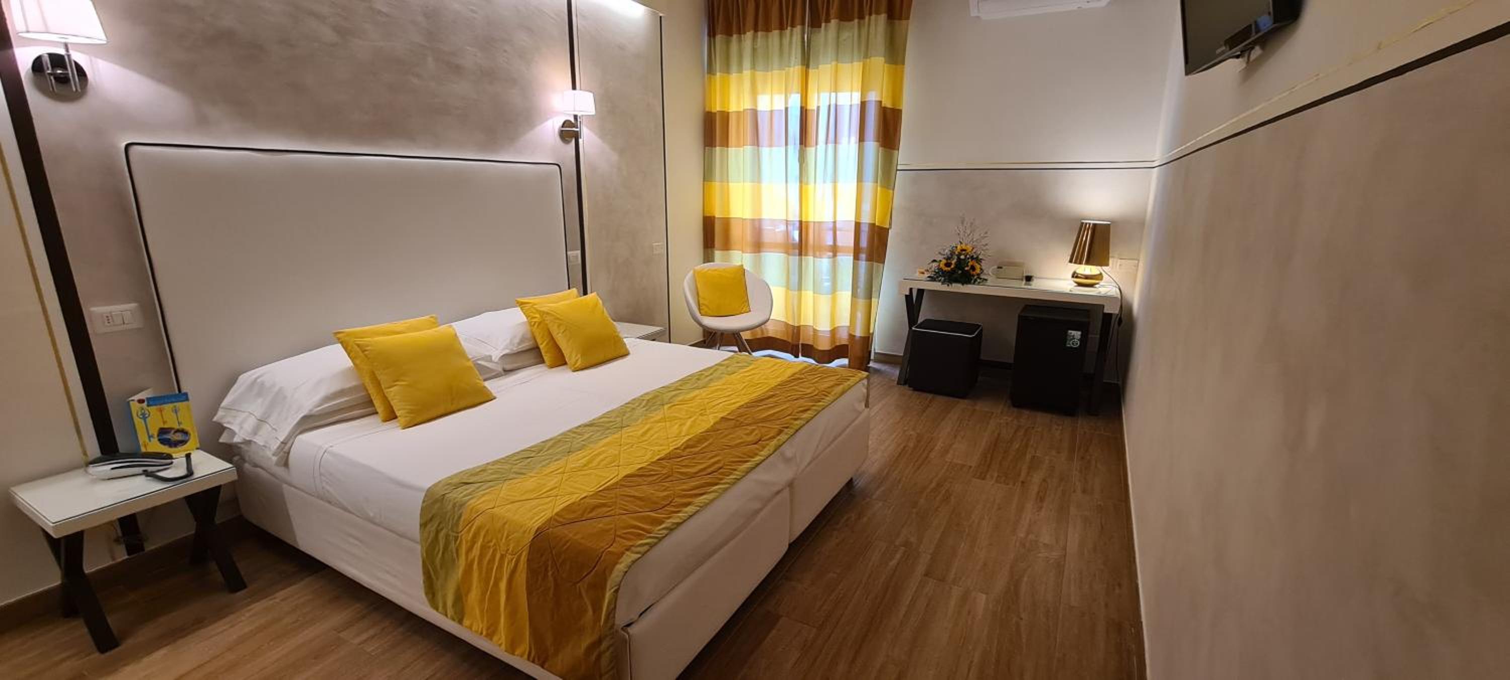 Queen Room with Balcony and Sea View - Non-Smoking - Photo 10